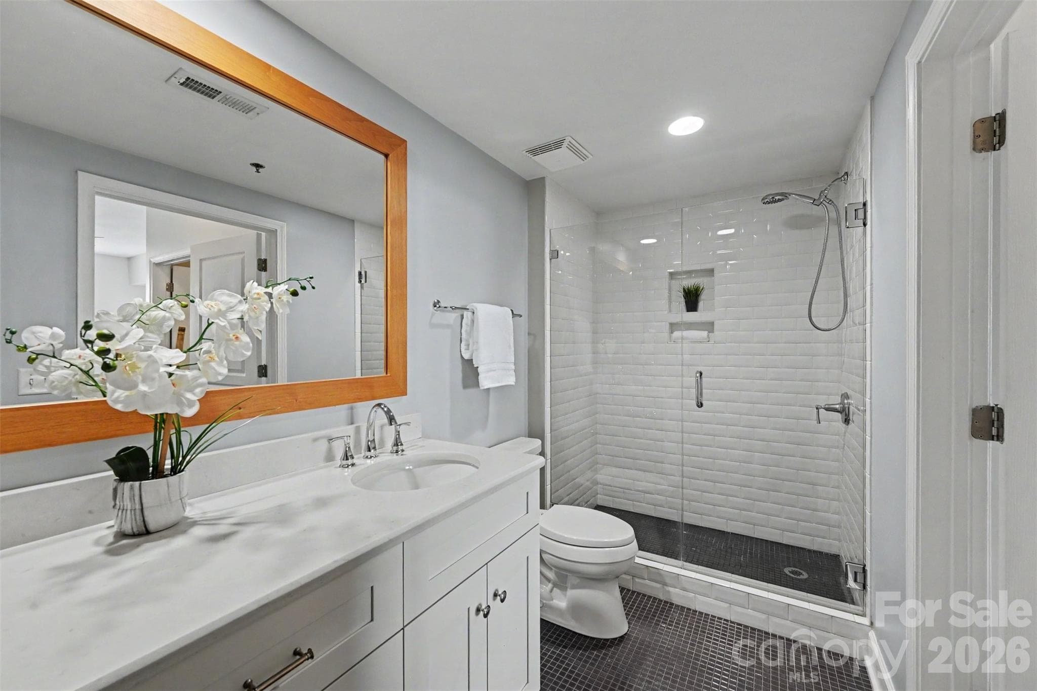 Condominium at 1315 East Boulevard, Charlotte, photo 14 of 27