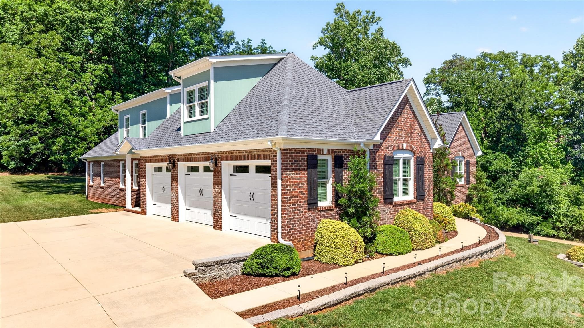 3 car oversized garage - Statesville