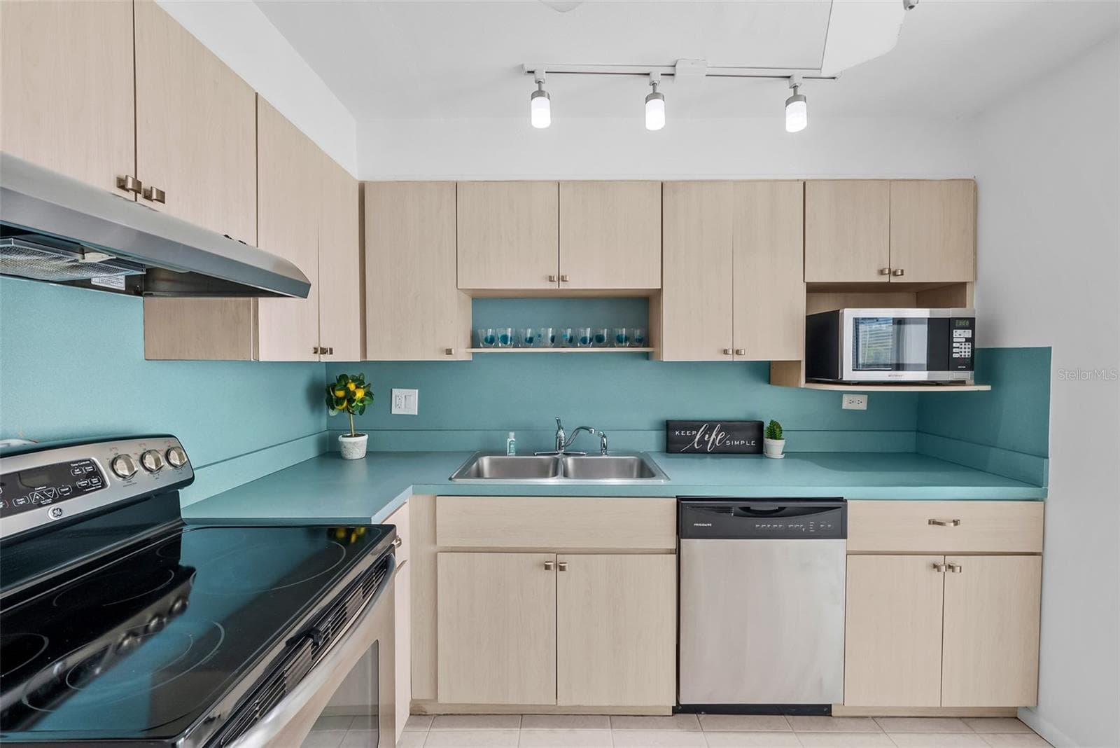 Condominium at 5095 BAY ST NE #114, ST PETERSBURG, photo 12 of 38