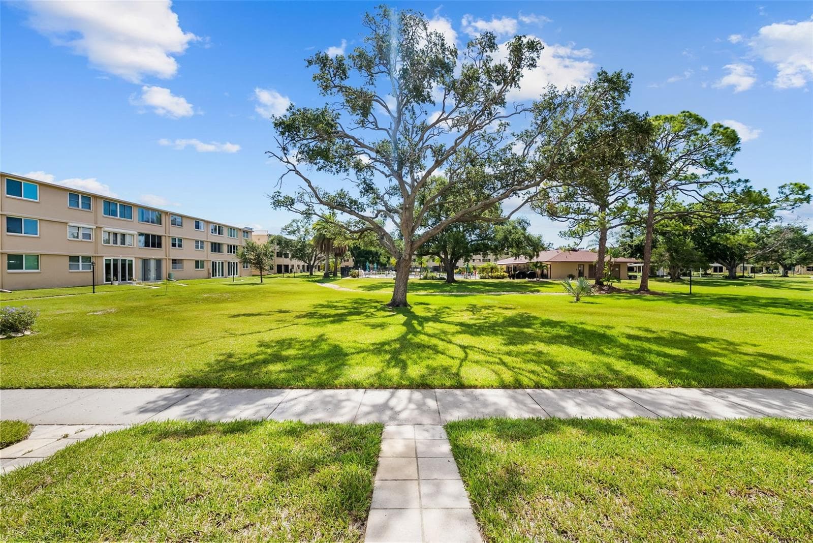 Condominium at 5095 BAY ST NE #114, ST PETERSBURG, photo 27 of 38