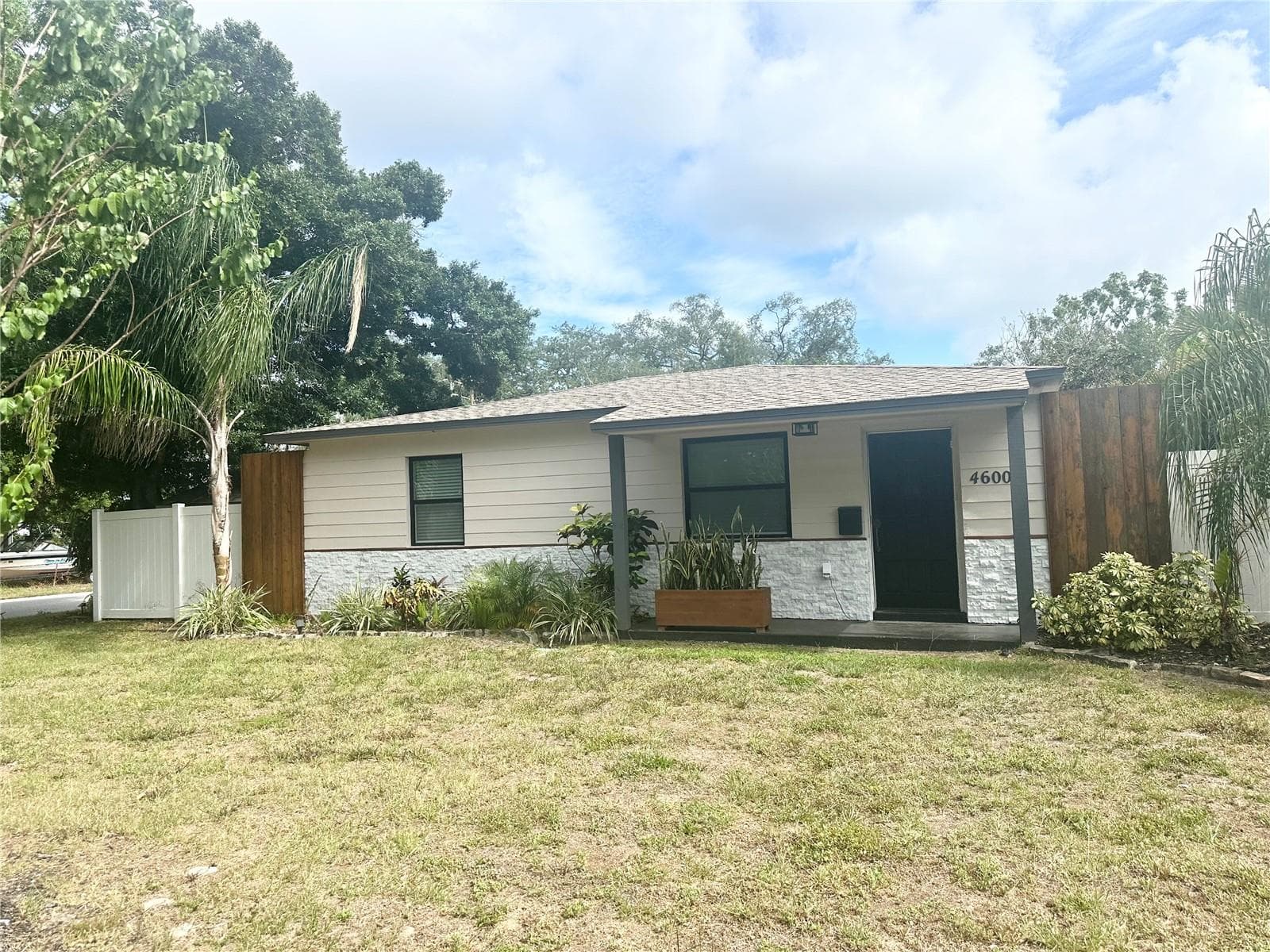 Single Family Residence at 4600 30TH AVE N, ST PETERSBURG, photo 3 of 50