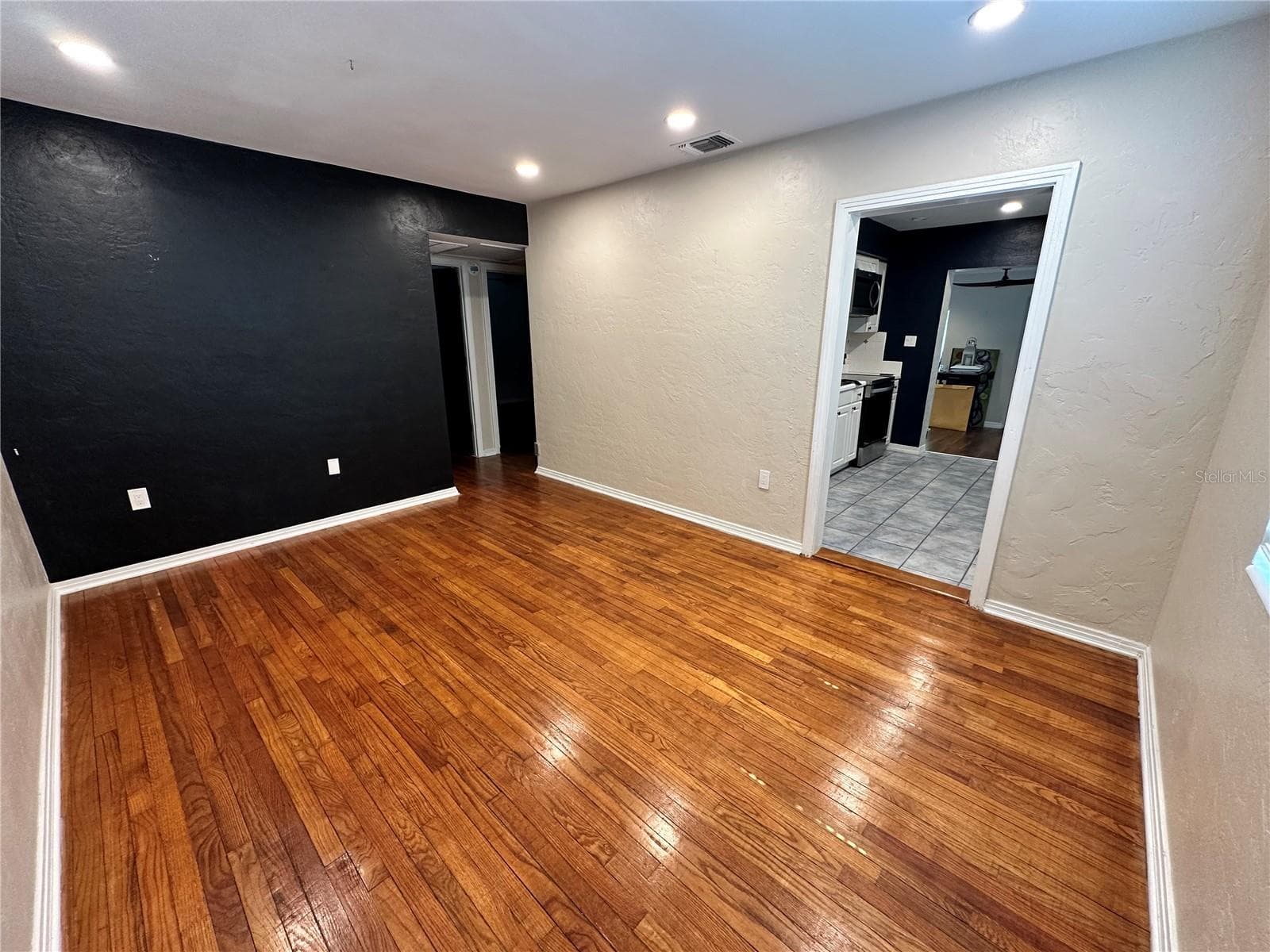 Single Family Residence at 4600 30TH AVE N, ST PETERSBURG, photo 6 of 50
