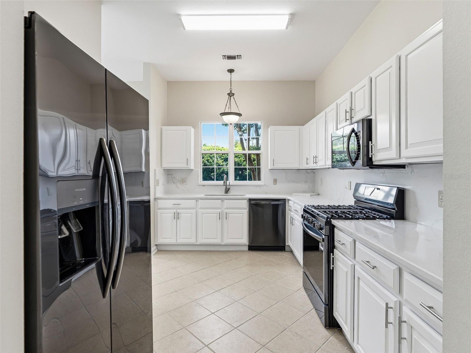 Quartz Kitchen - 1256 AVENIDA DE LAS CASAS, LADY LAKE