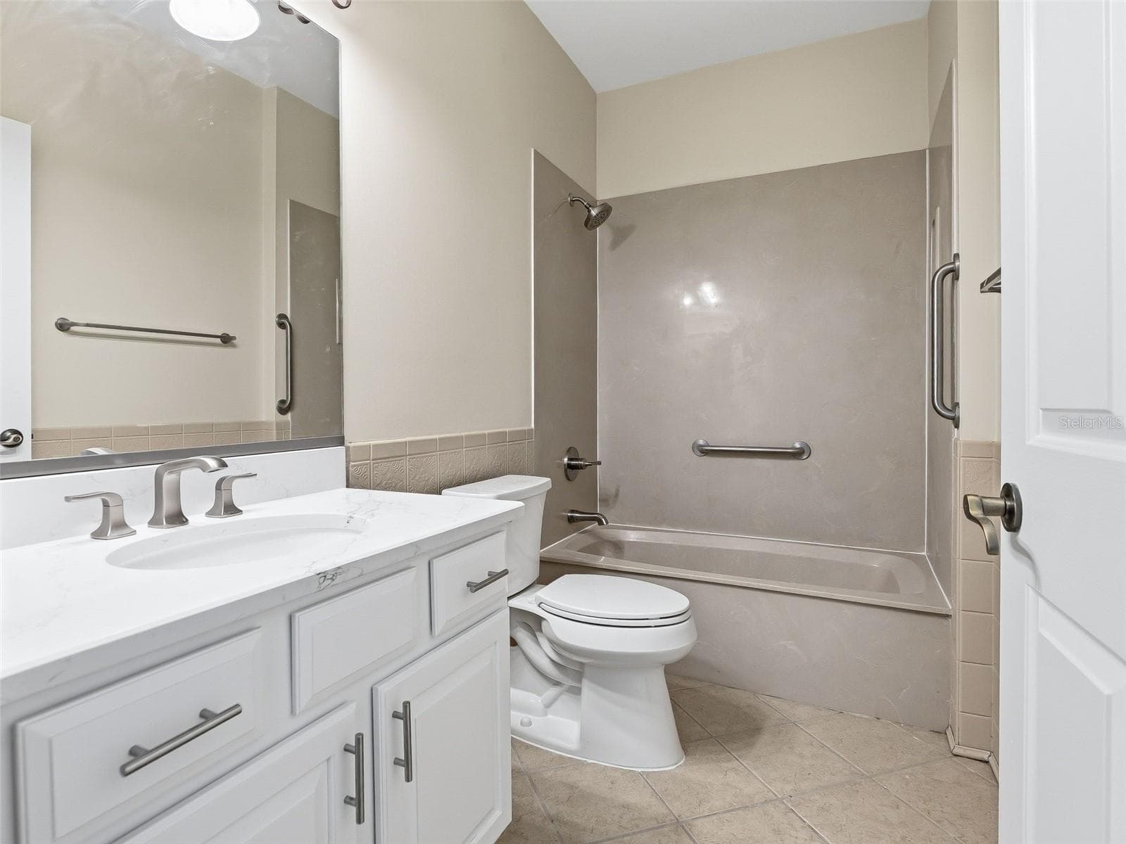 Hall bathroom updated with quartz - 1256 AVENIDA DE LAS CASAS, LADY LAKE