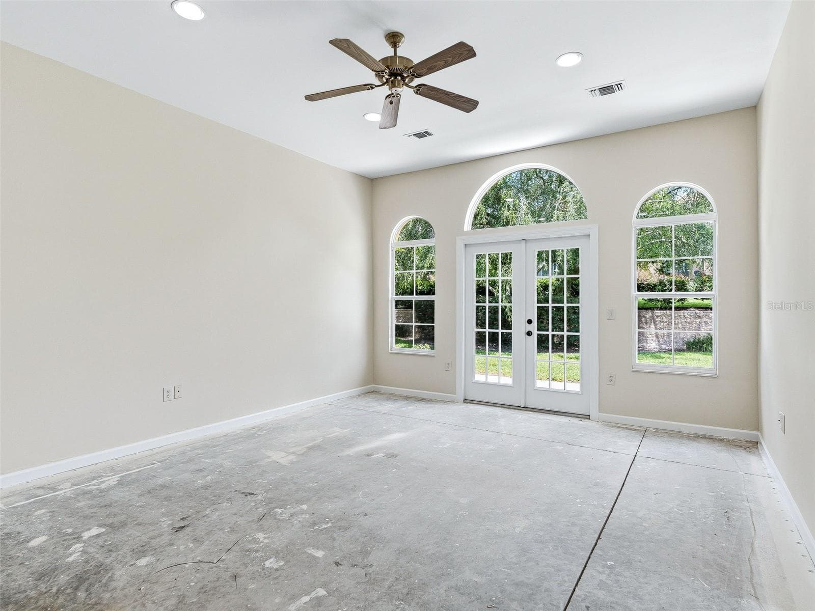 Living room - 1256 AVENIDA DE LAS CASAS, LADY LAKE