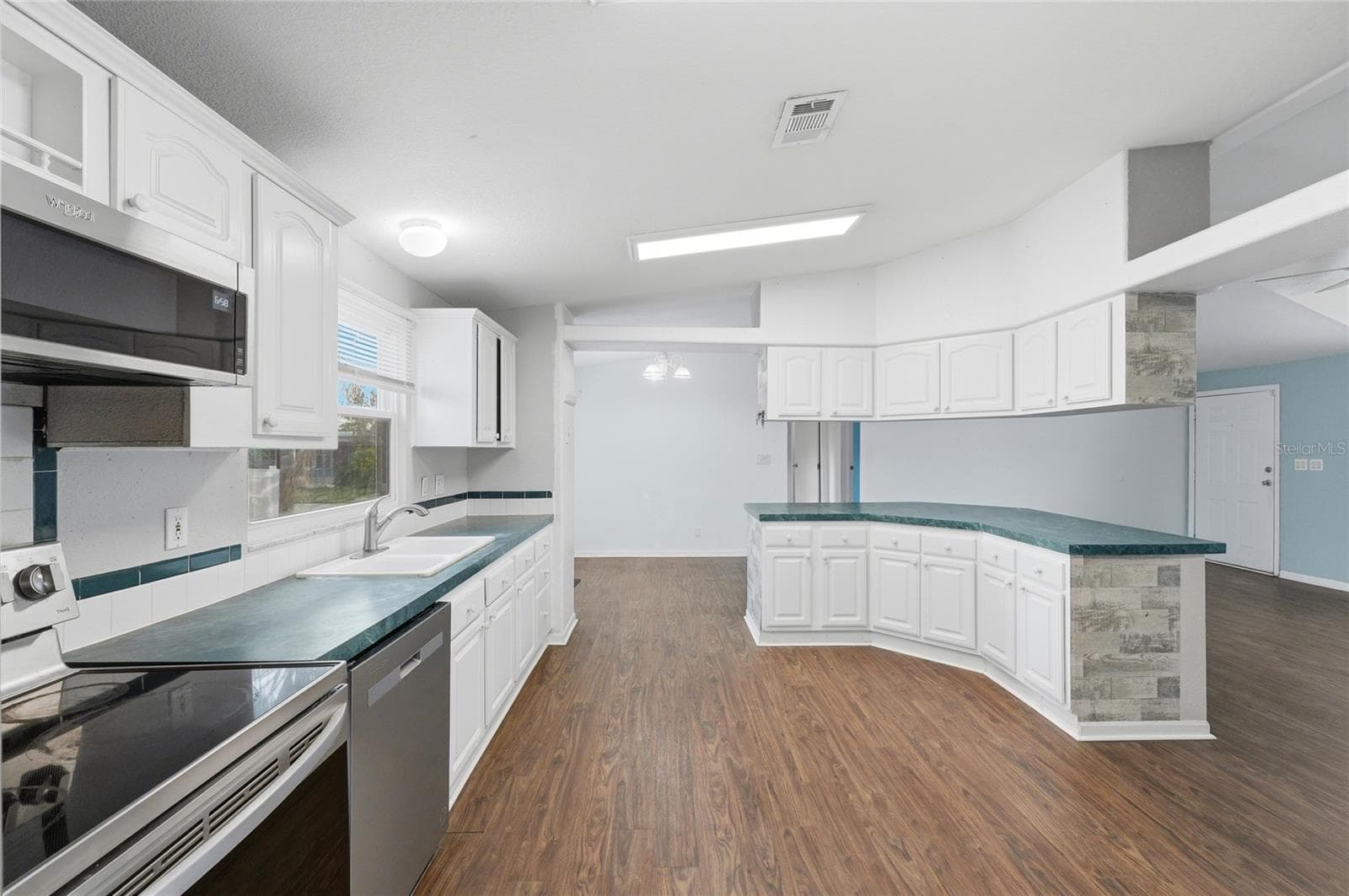 Manufactured Home at 338 1ST AVE N, LAKE WALES, photo 21 of 60