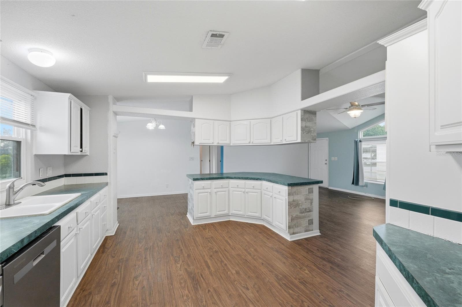 Manufactured Home at 338 1ST AVE N, LAKE WALES, photo 22 of 60