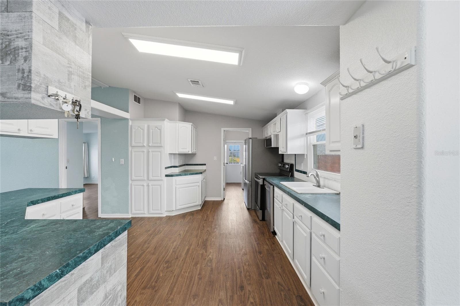 Manufactured Home at 338 1ST AVE N, LAKE WALES, photo 25 of 60