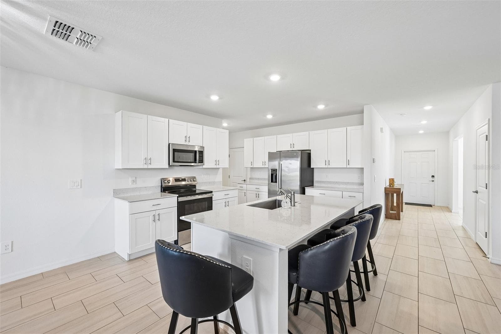 Large Kitchen- Luxurious White Quartz Countertops - 8807 SUNSET PARK TRL, PARRISH