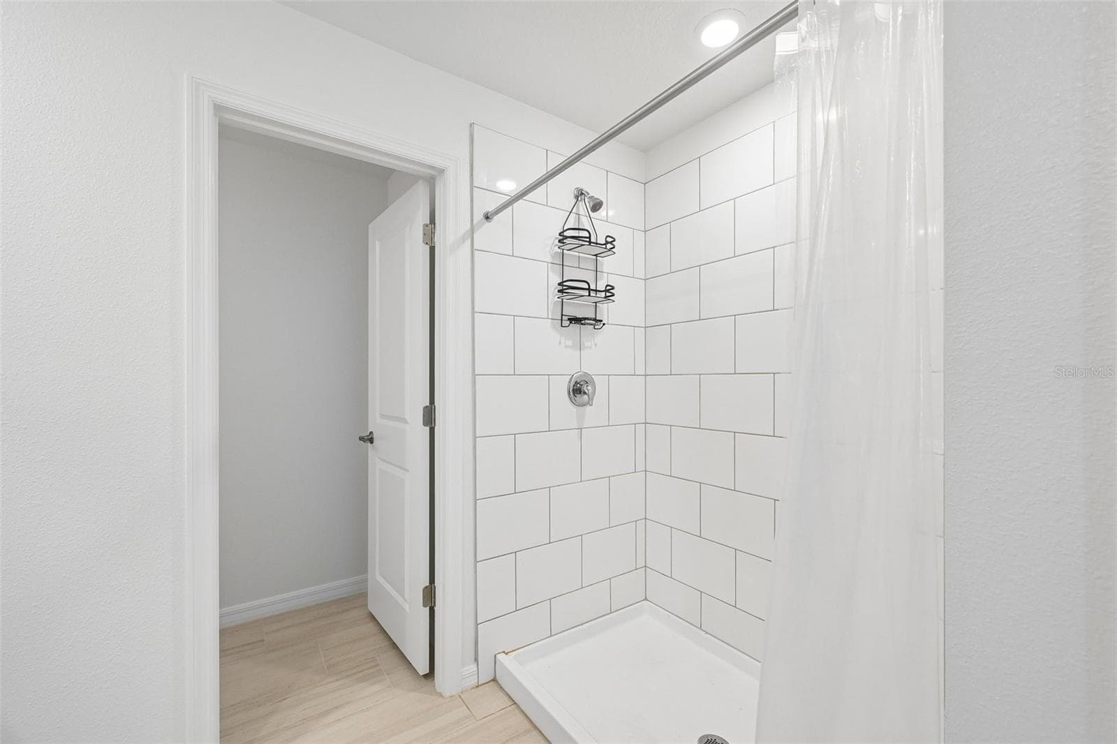 Walk-In Tile Shower - 8807 SUNSET PARK TRL, PARRISH