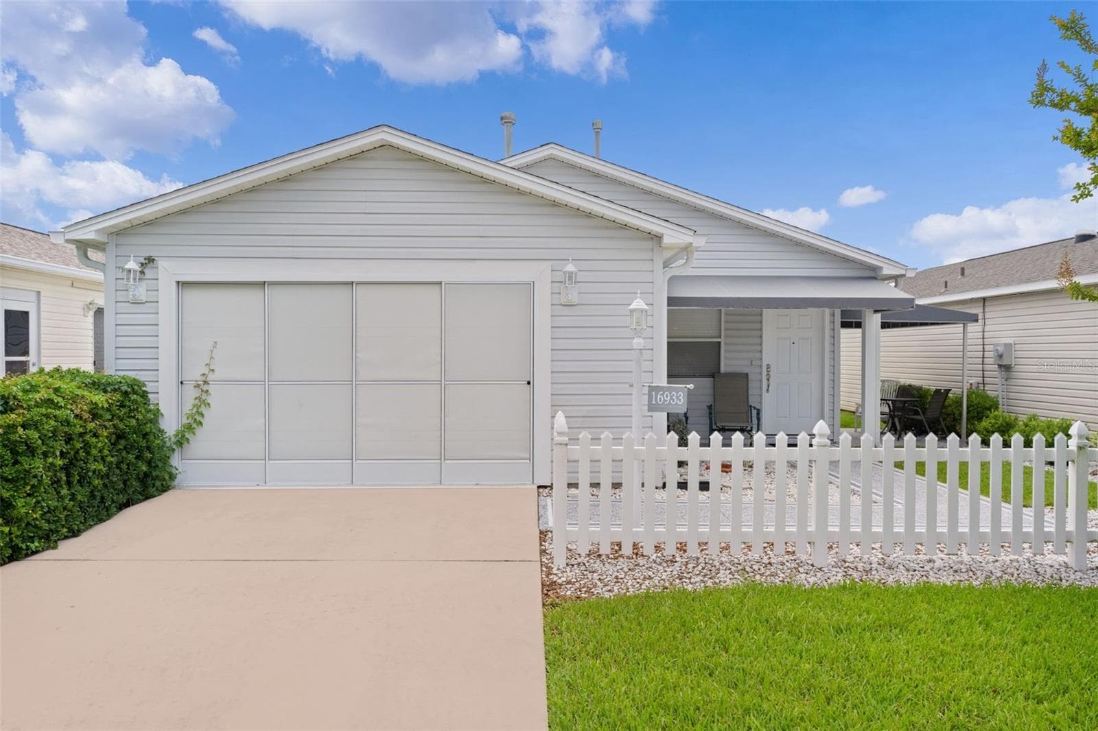 Villa at 16933 SE 94TH SUNNYBROOK CIR, THE VILLAGES, photo 2 of 23
