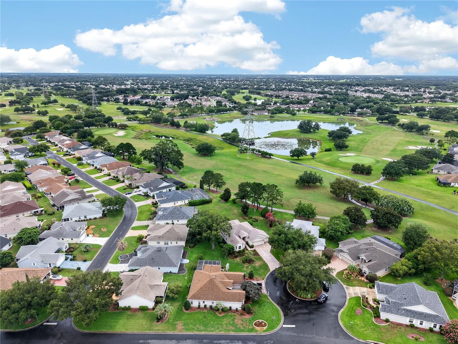 Expansive aerial perspective highlighting the the CUL-DE-SAC, surrounding neighborhood, green space, golf course setting, and scenic water views nearby - 16815 SE 85TH BELKNAP AVE, THE VILLAGES