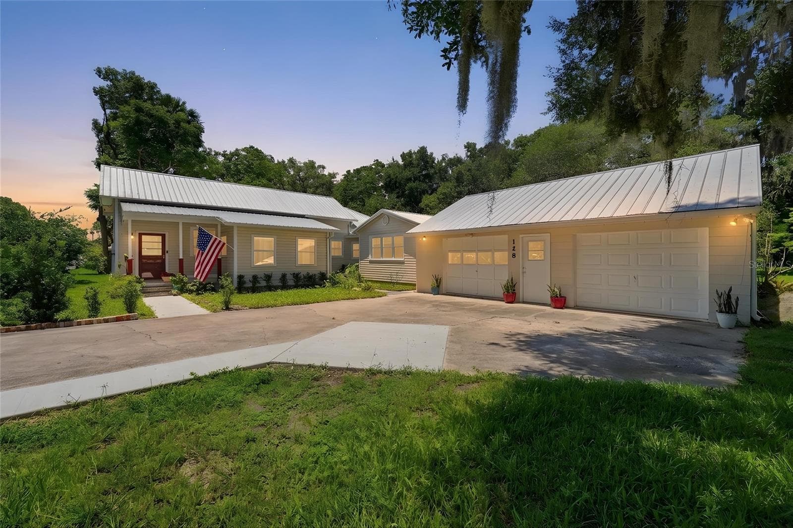 128 N LAKEVIEW DR