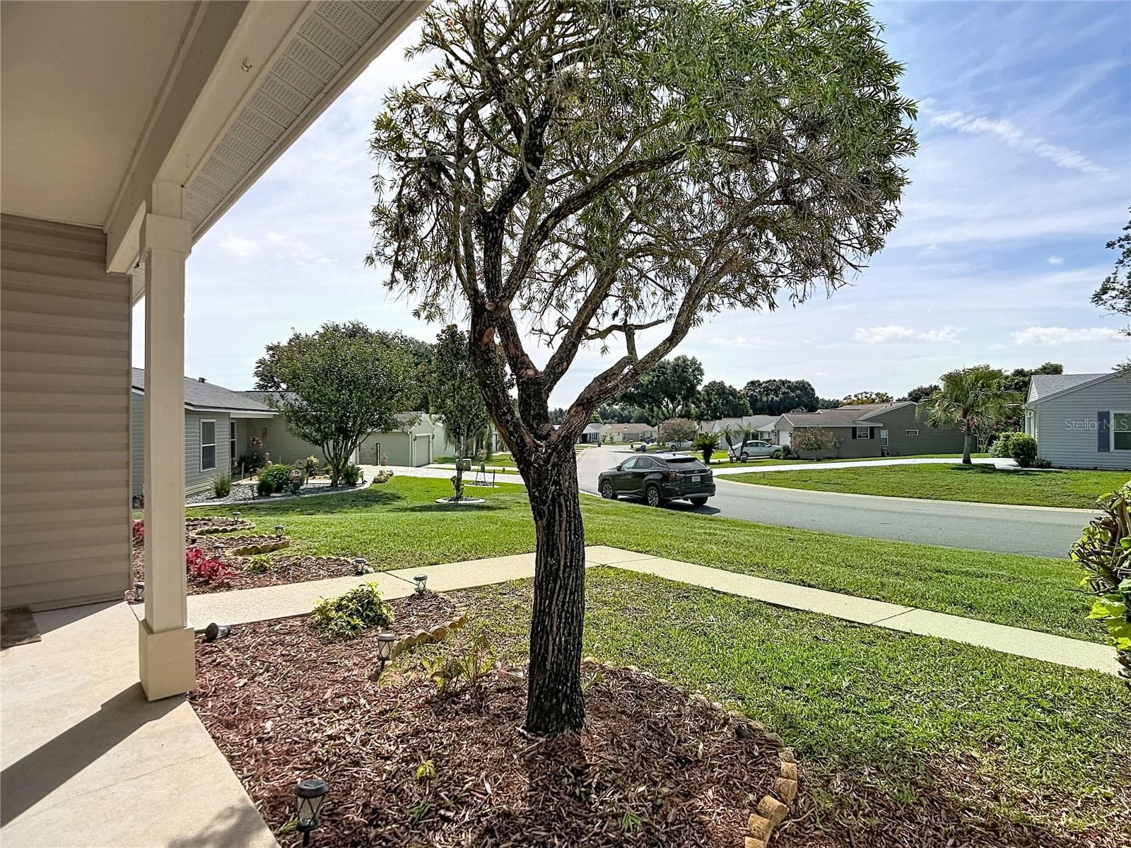 Entrance Porch Angle - 6121 KITTIWAKE DR, LAKELAND