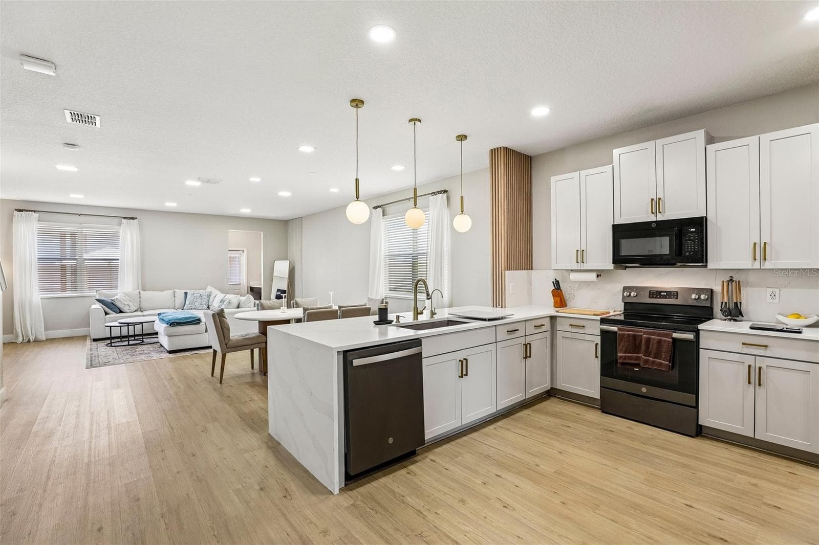 Single Family Residence at 11886 FICTION AVE, ORLANDO, photo 11 of 42