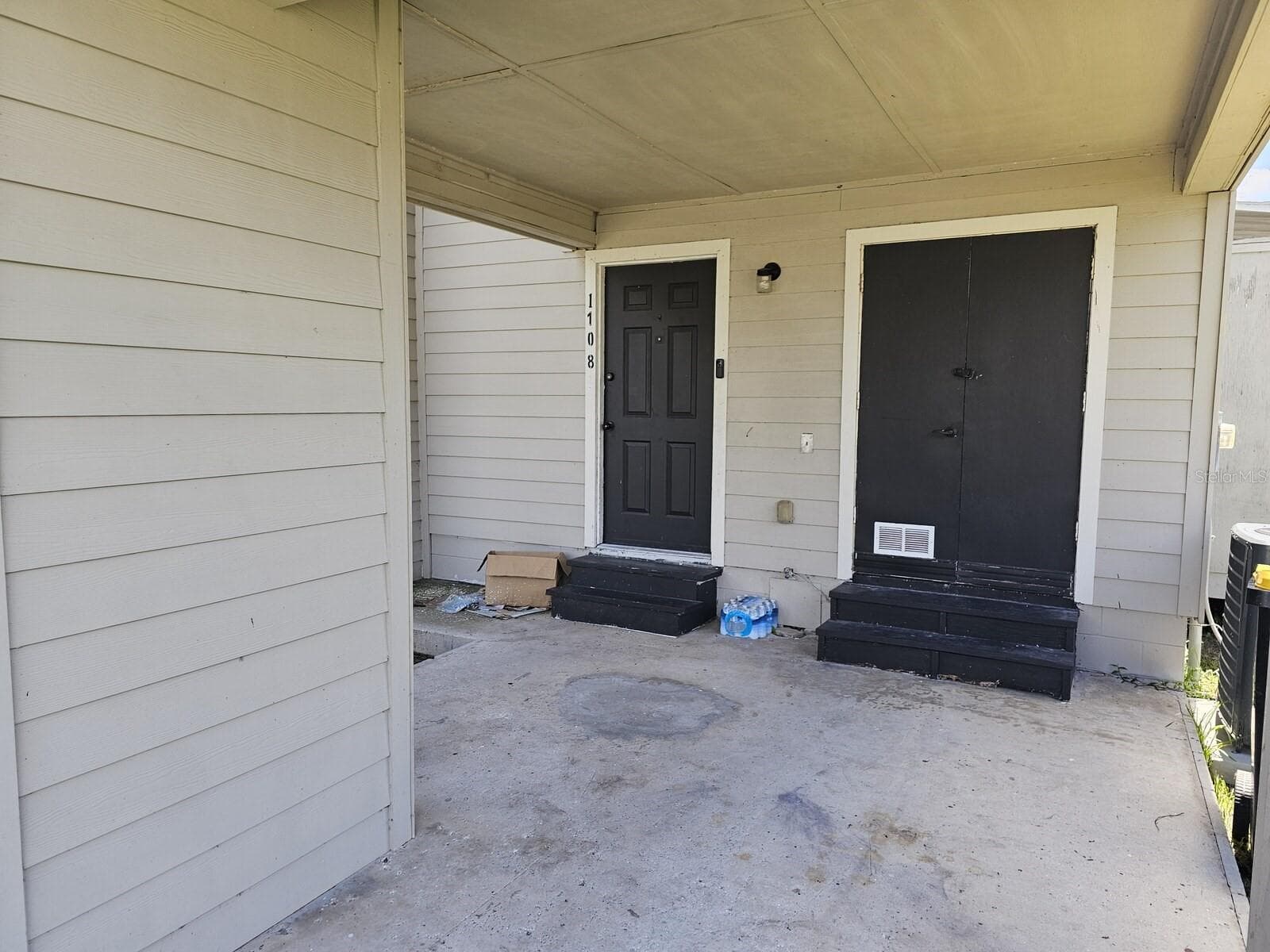 Duplex at 1106-1108 COUNTRY CLUB LN, LAKELAND, photo 2 of 17