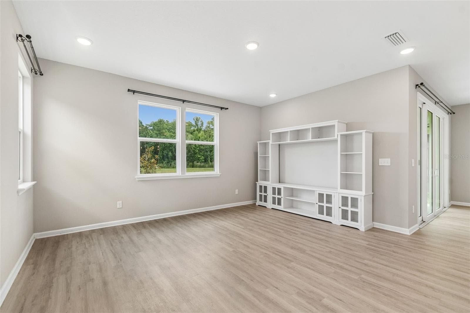 Single Family Residence at 8268 MARIETTA STILL DR, JACKSONVILLE, photo 6 of 19