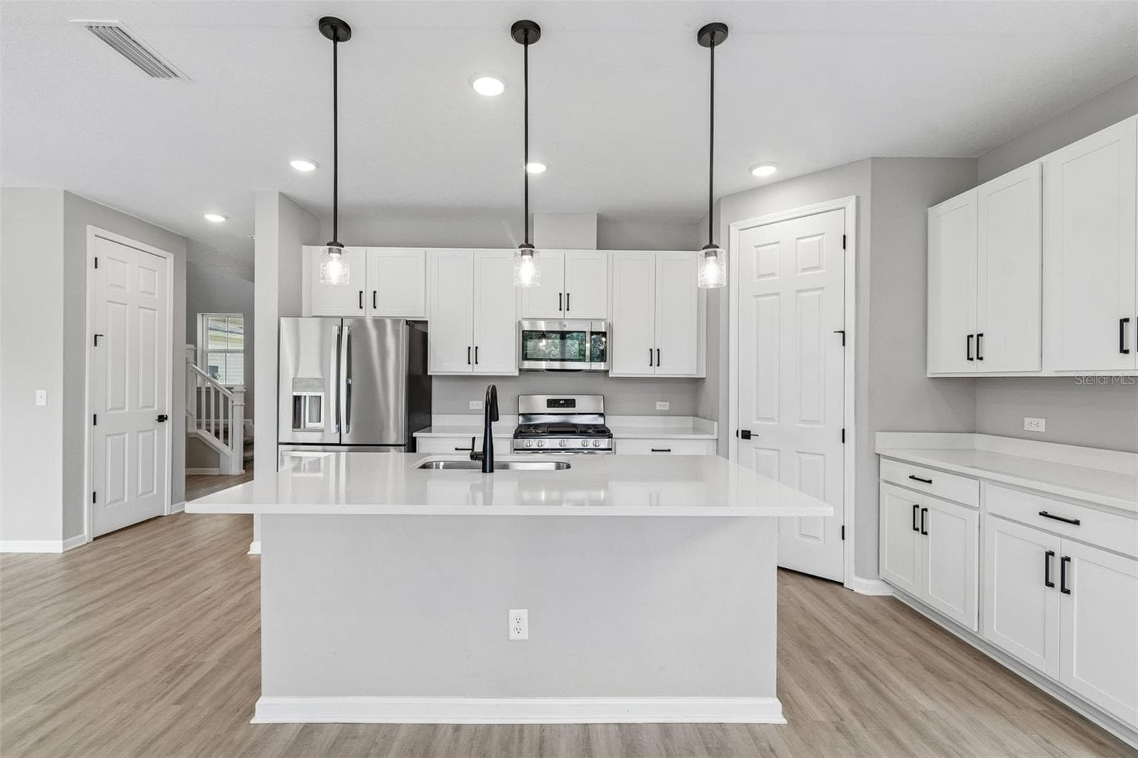 Single Family Residence at 8268 MARIETTA STILL DR, JACKSONVILLE, photo 8 of 19