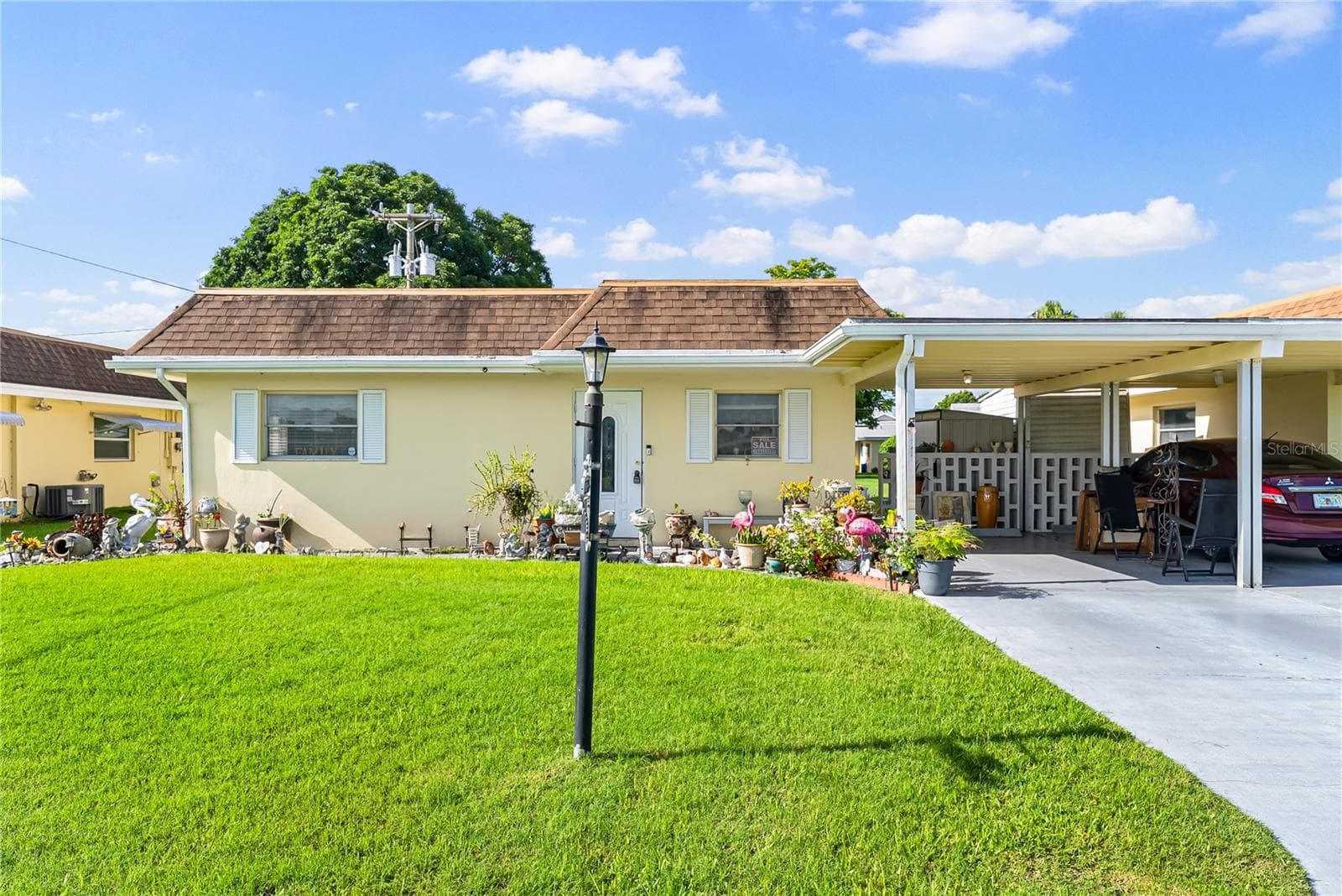 2208 GARDENIA WAY