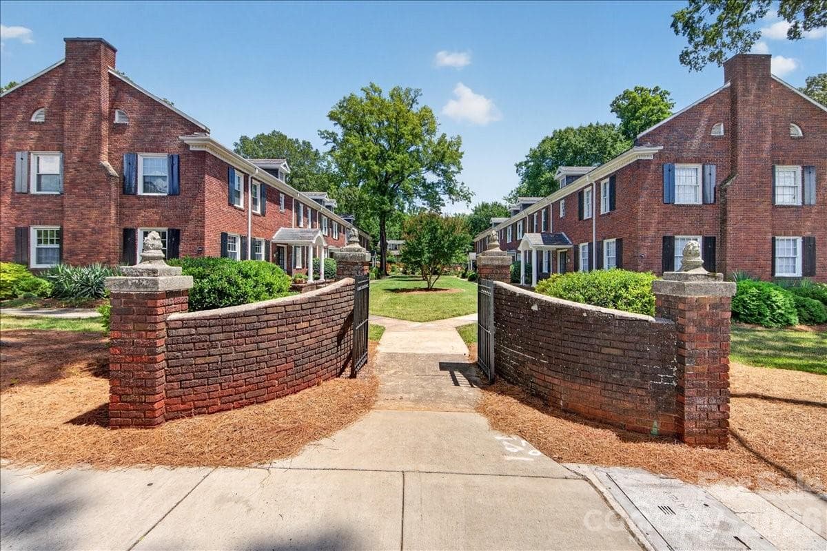 Condominium at 524 Hawthorne Lane, Charlotte, photo 17 of 23