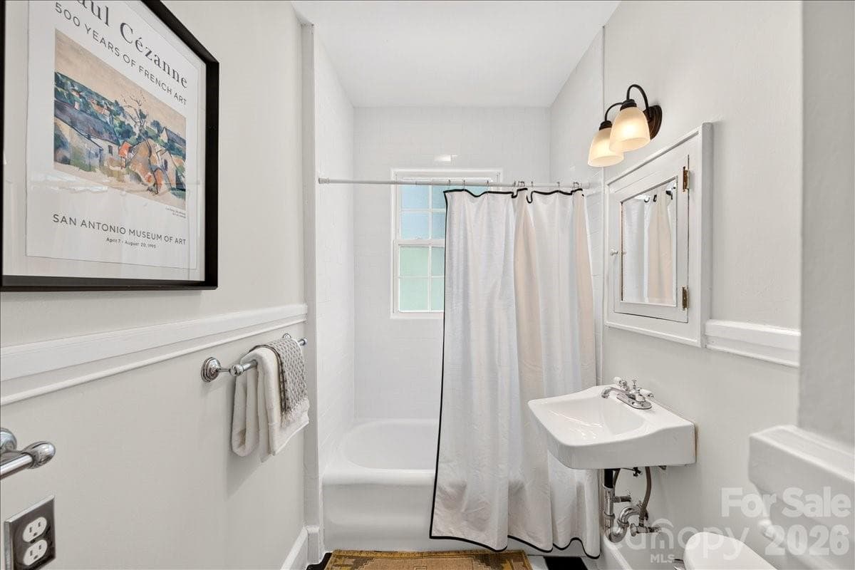 Condominium at 524 Hawthorne Lane, Charlotte, photo 10 of 23