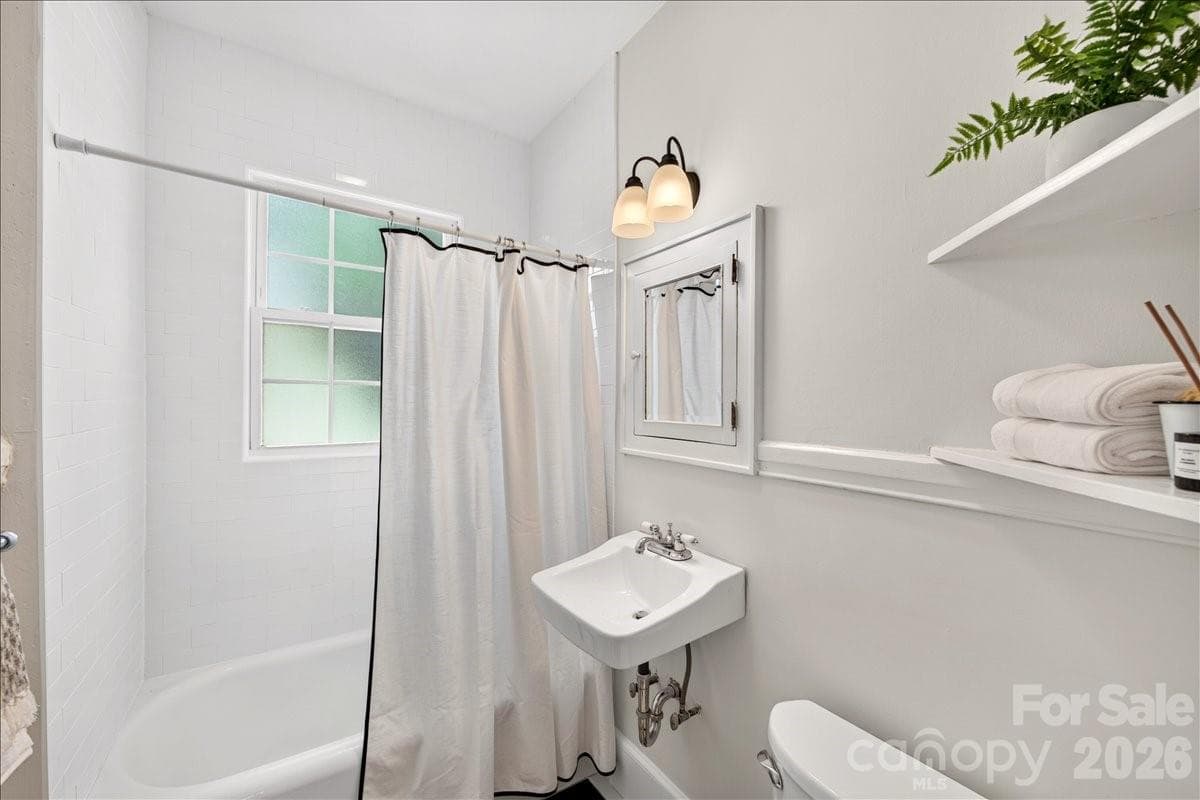 Condominium at 524 Hawthorne Lane, Charlotte, photo 11 of 23