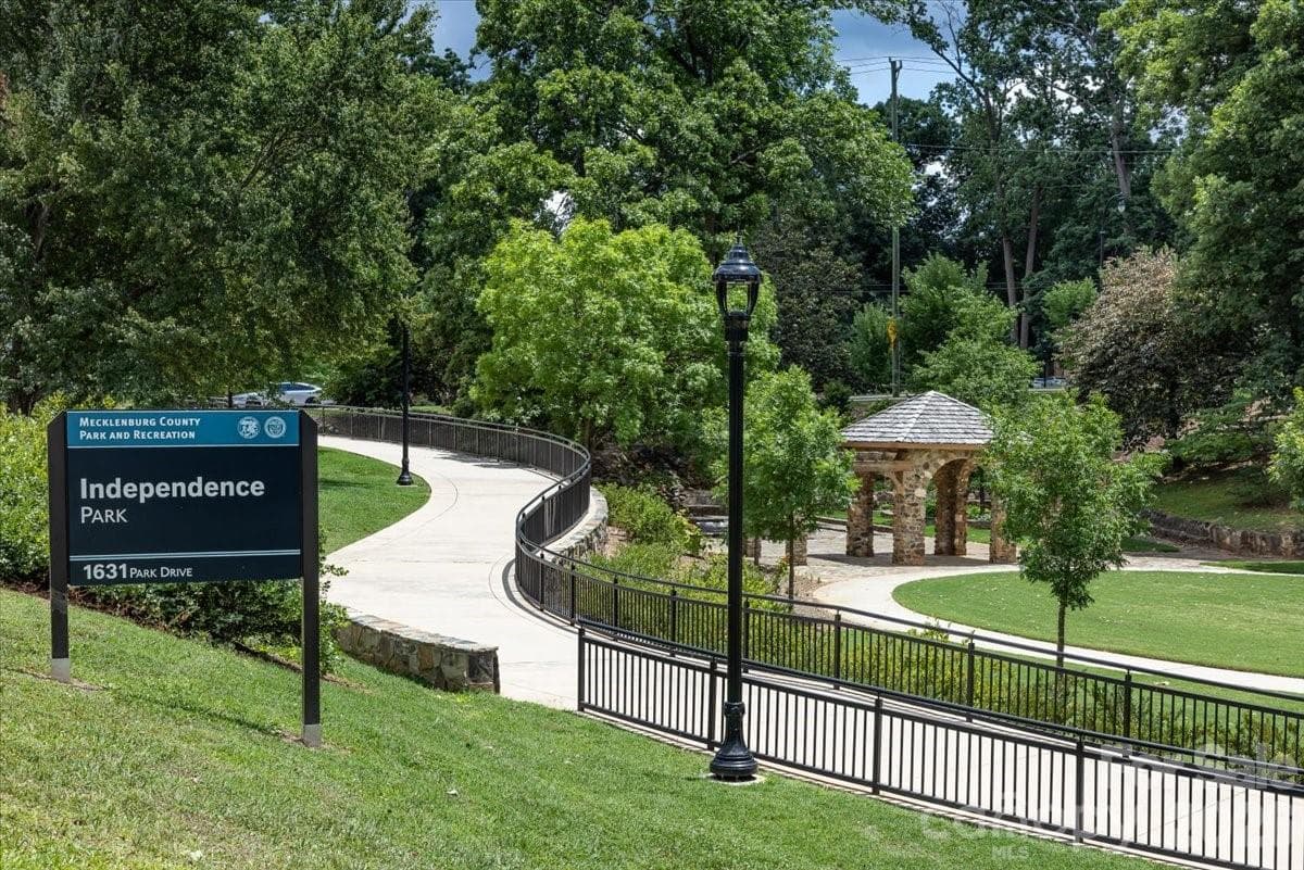 Condominium at 524 Hawthorne Lane, Charlotte, photo 21 of 23