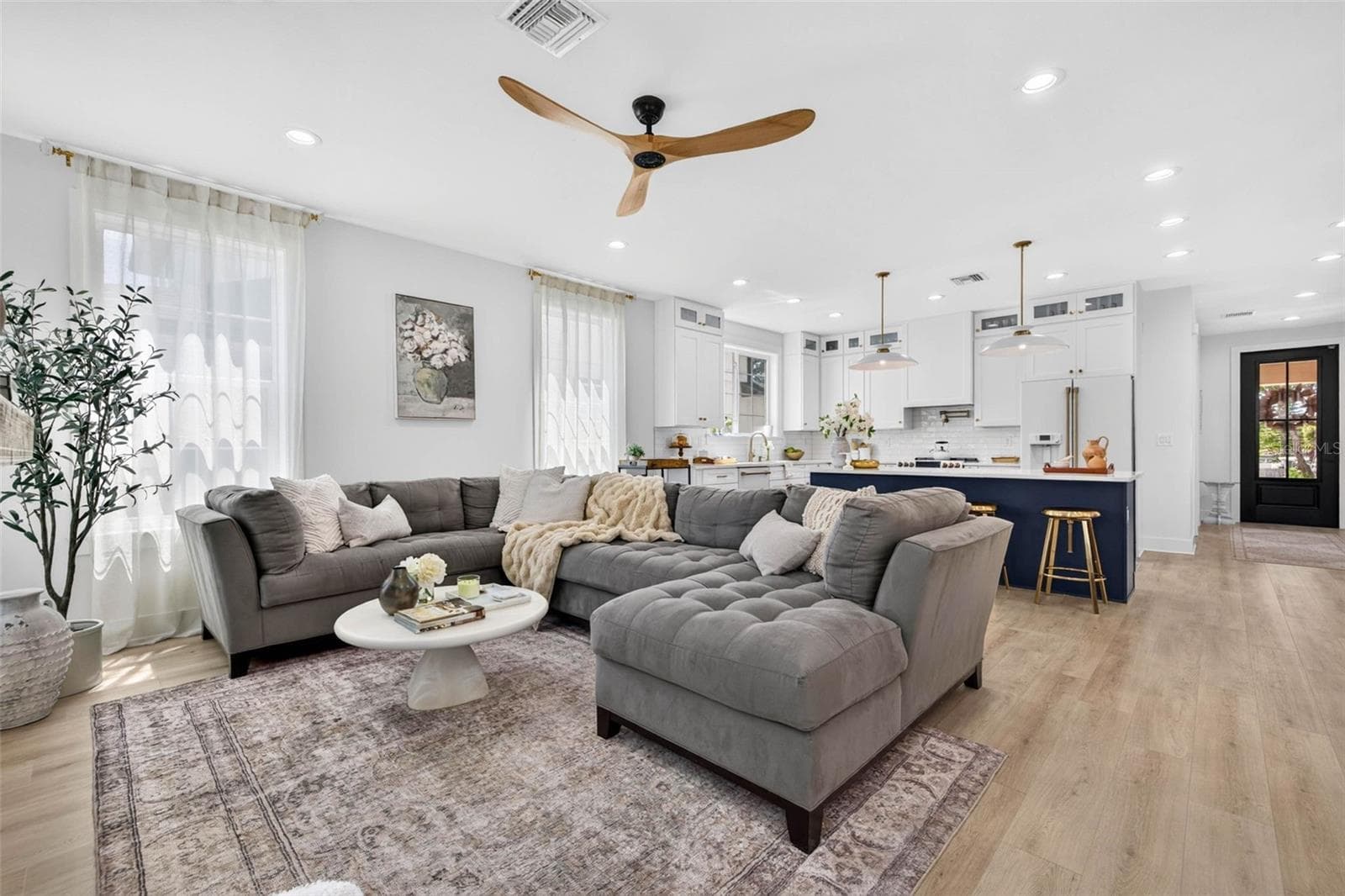 Single Family Residence at 1717 MASSACHUSETTS AVE NE, ST PETERSBURG, photo 2 of 42