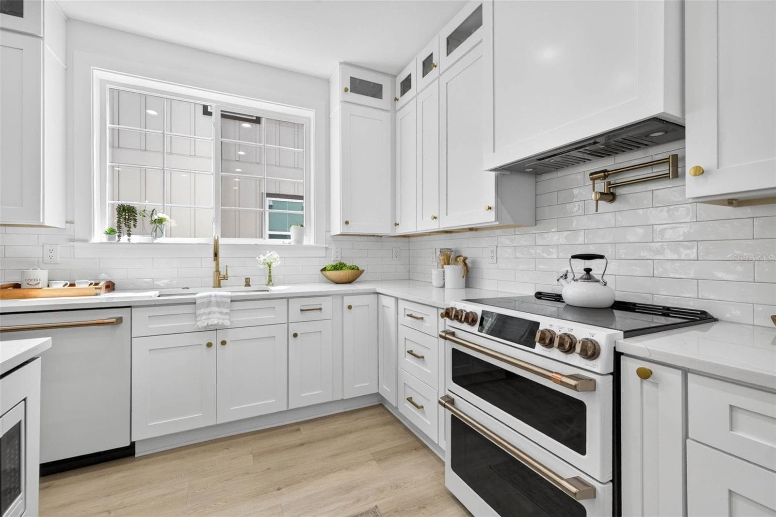 Upgraded high-end GE appliances - 1717 MASSACHUSETTS AVE NE, ST PETERSBURG