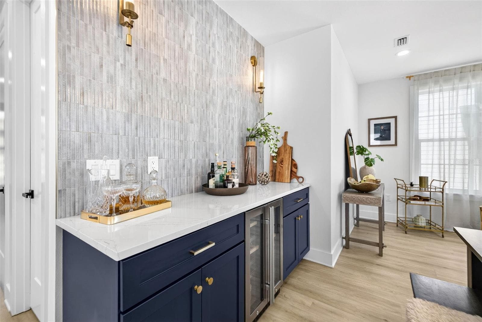 Dry bar with beverage fridge - 1717 MASSACHUSETTS AVE NE, ST PETERSBURG