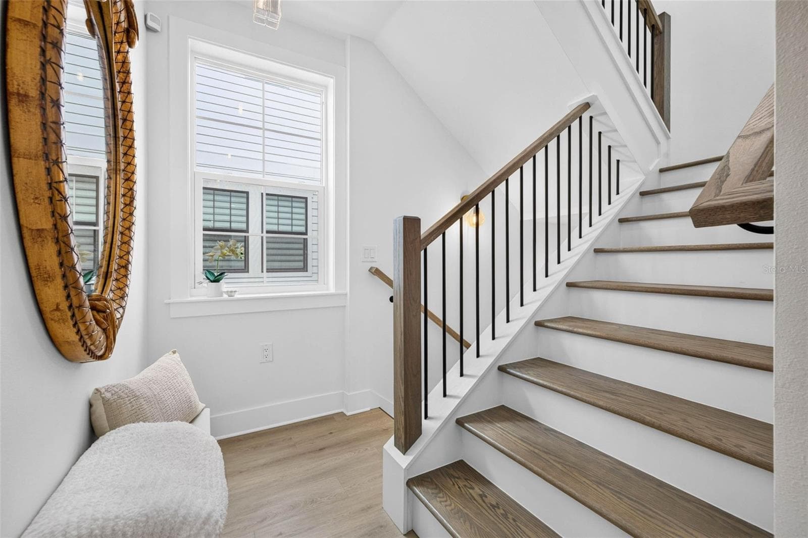 Solid wood starcase - 1717 MASSACHUSETTS AVE NE, ST PETERSBURG