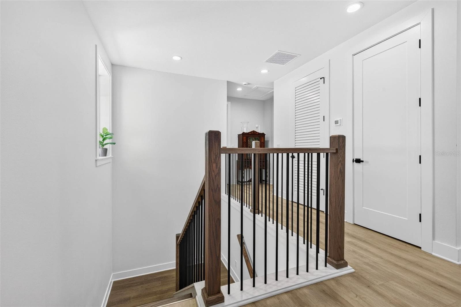 Single Family Residence at 1717 MASSACHUSETTS AVE NE, ST PETERSBURG, photo 22 of 42