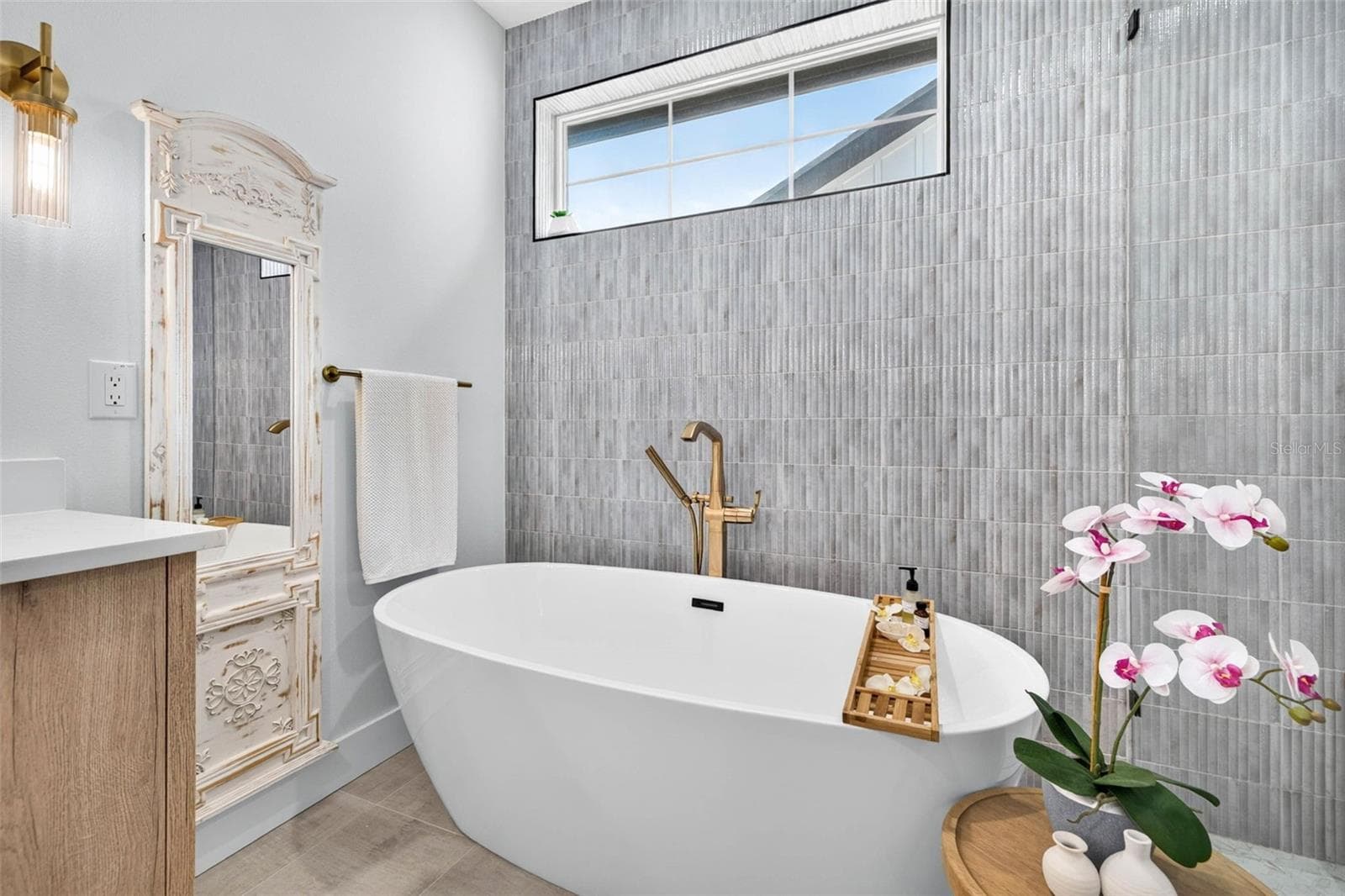 Primary ensuite bath - 1717 MASSACHUSETTS AVE NE, ST PETERSBURG