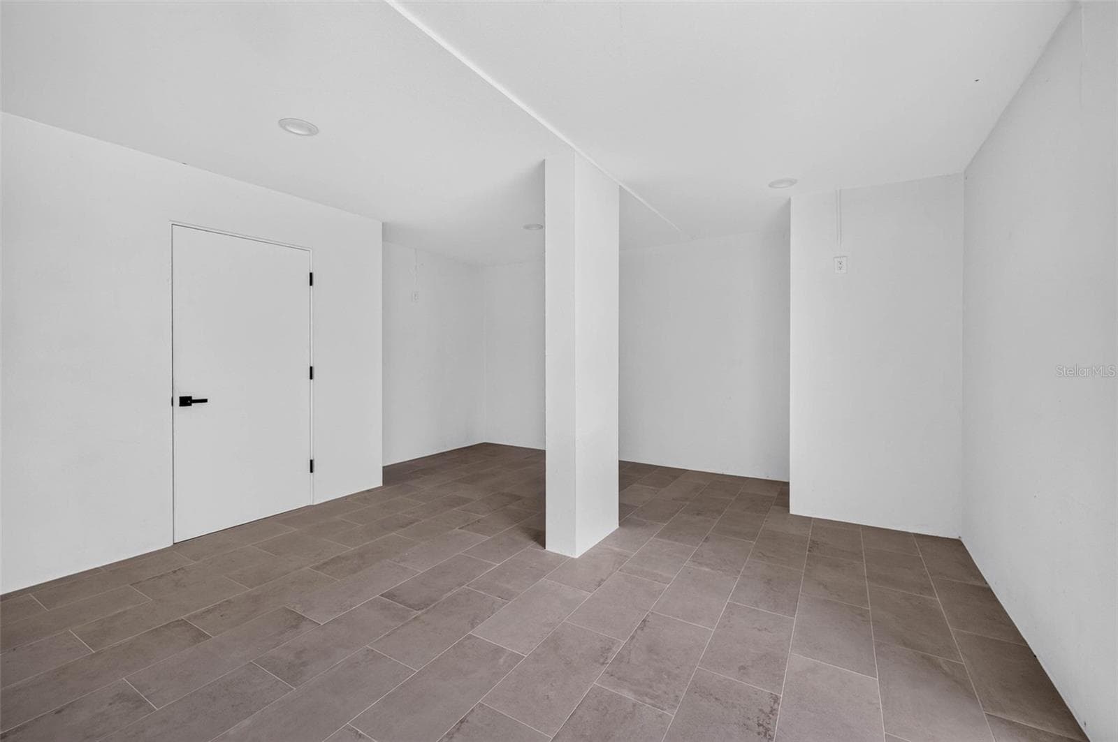 Single Family Residence at 1717 MASSACHUSETTS AVE NE, ST PETERSBURG, photo 37 of 42