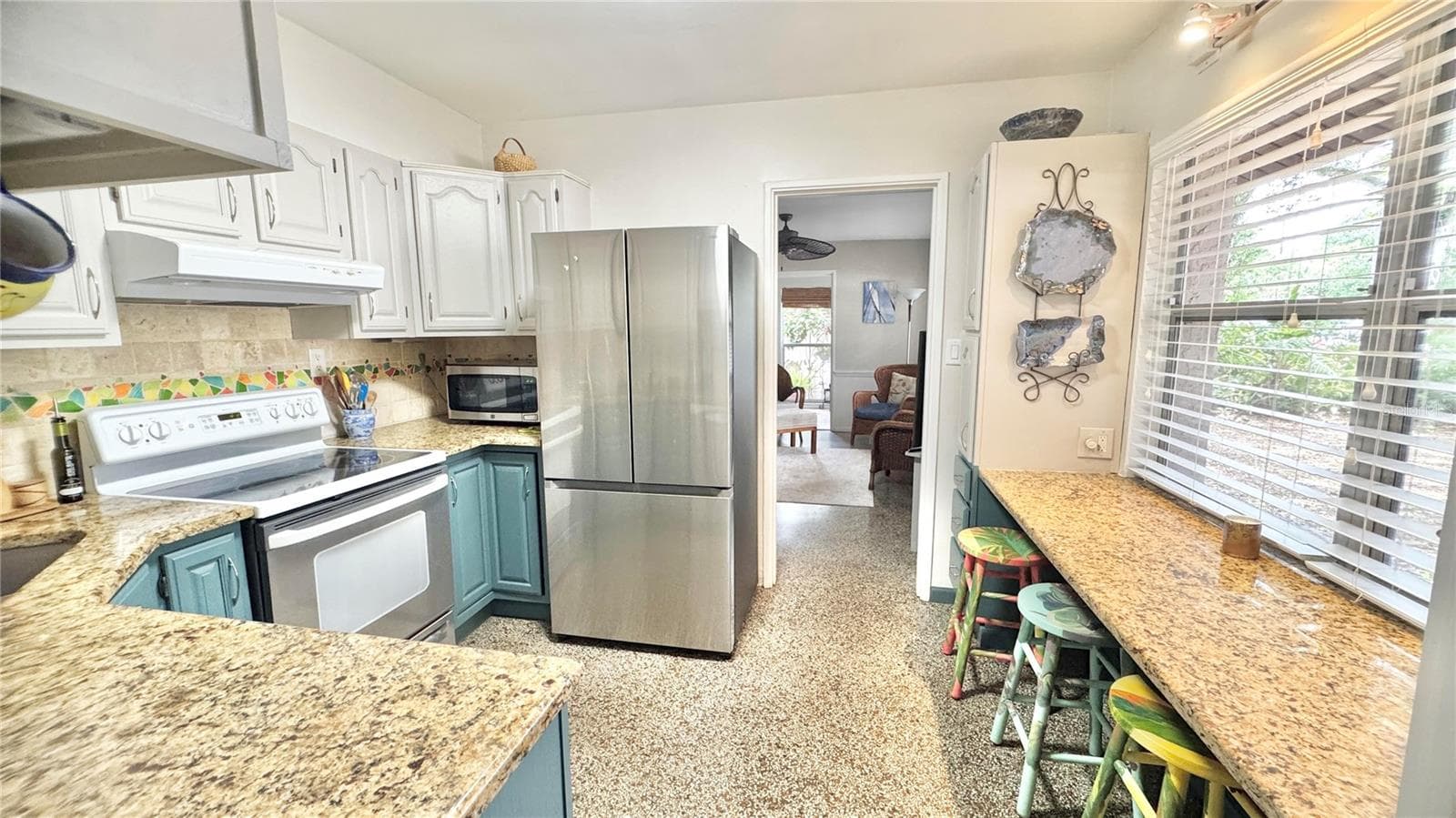 Single Family Residence at 4319 S CAMERON AVE, TAMPA, photo 8 of 47