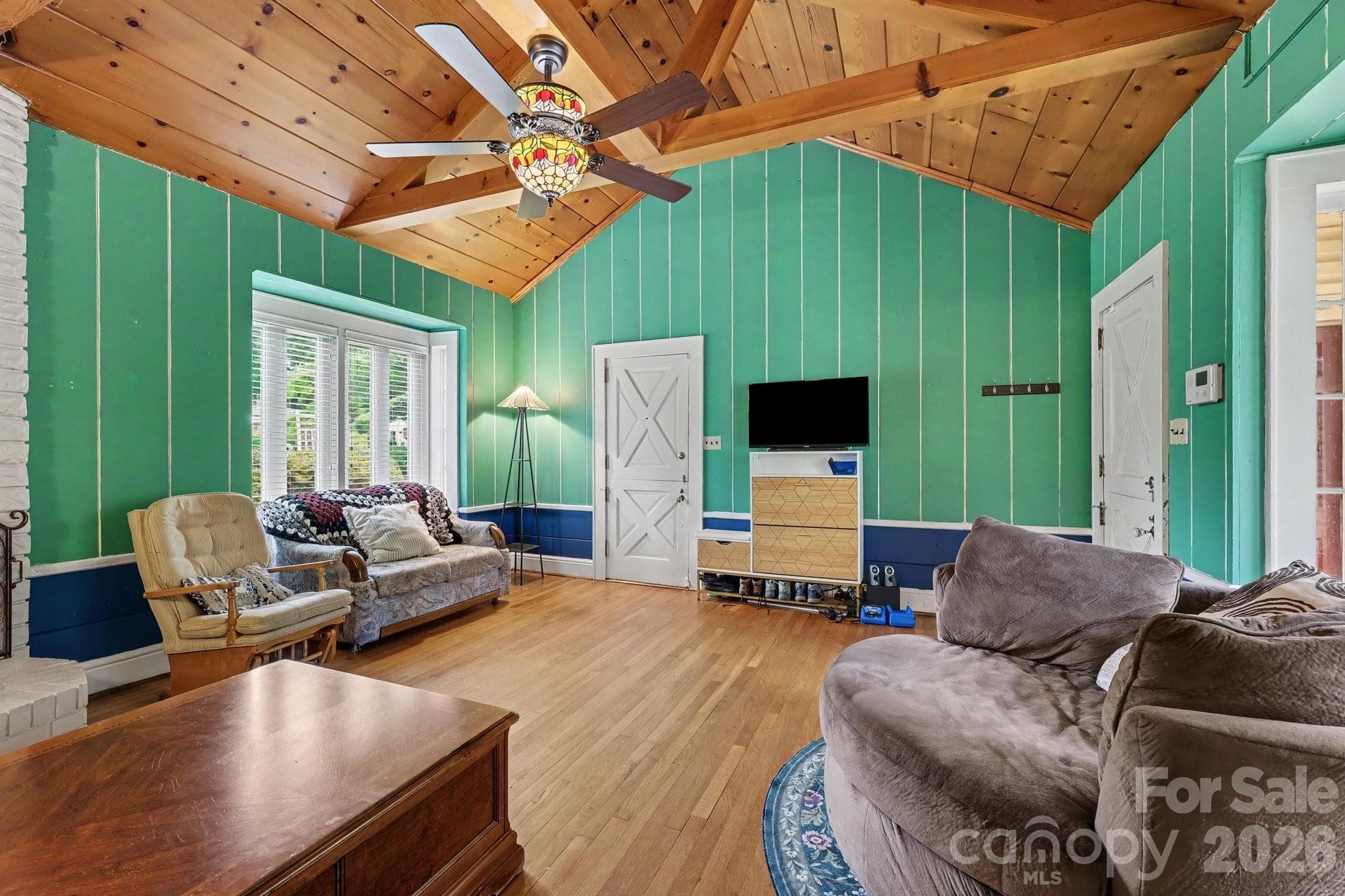 Single Family Residence at 404 Fairview Drive, Lexington, photo 4 of 44