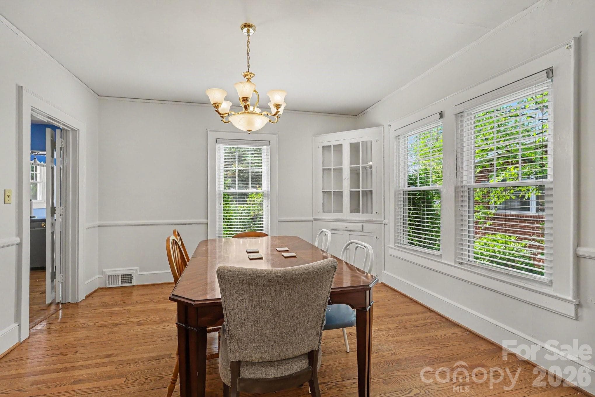 Single Family Residence at 404 Fairview Drive, Lexington, photo 11 of 44