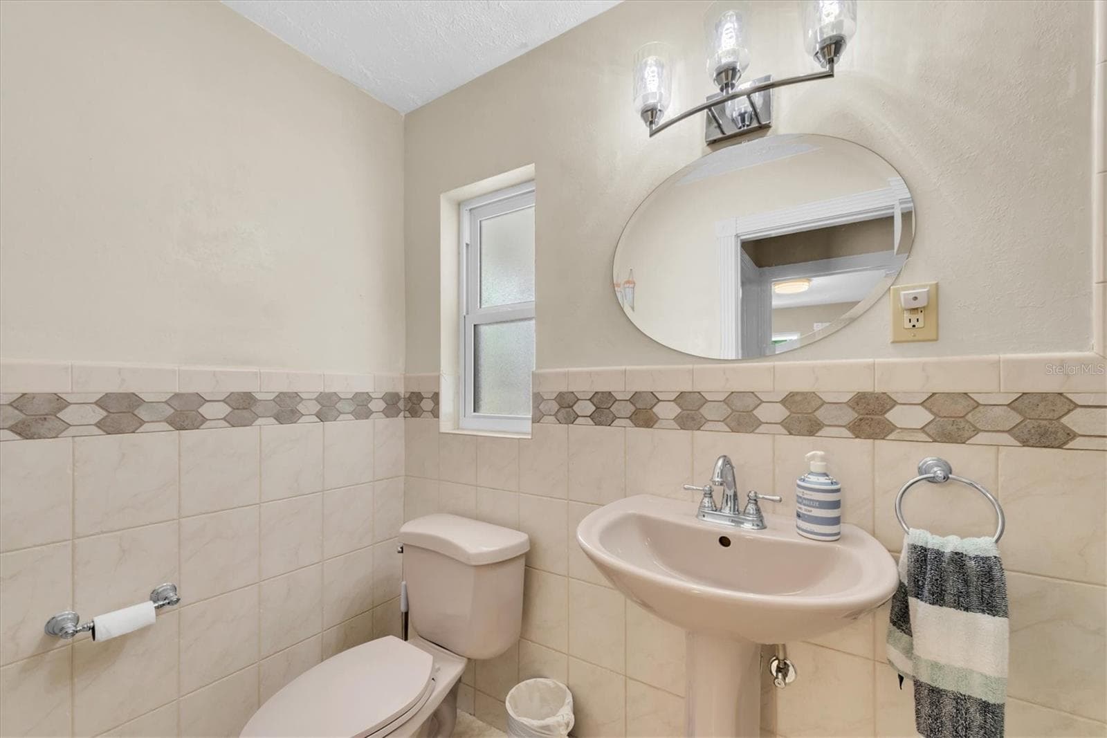 Single Family Residence at 1350 FAIRWAY DR, DUNEDIN, photo 42 of 67