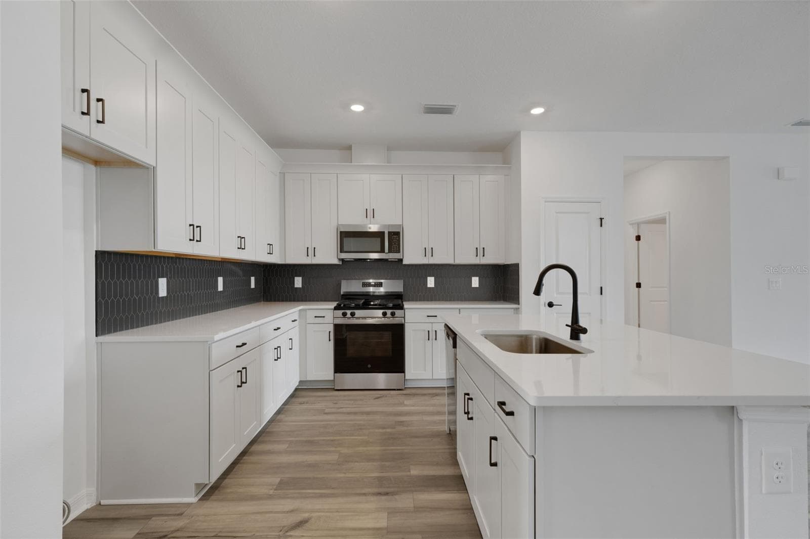Single Family Residence at 8717 CANARD CV, PALMETTO, photo 8 of 47