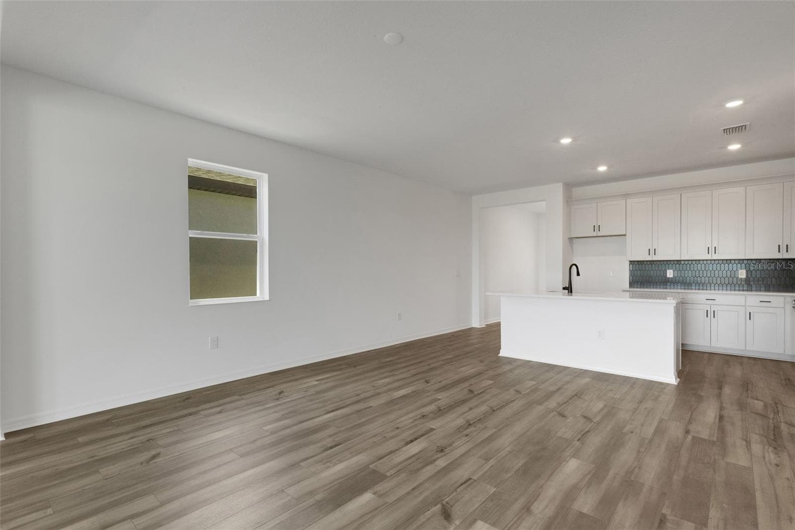 Single Family Residence at 8717 CANARD CV, PALMETTO, photo 16 of 47