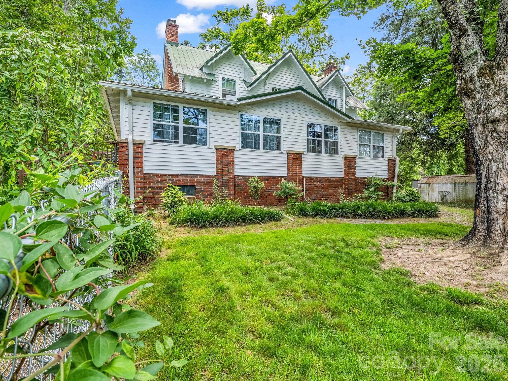 Rear Exterior & Garden Setting - 23 Sunset Drive, Black Mountain