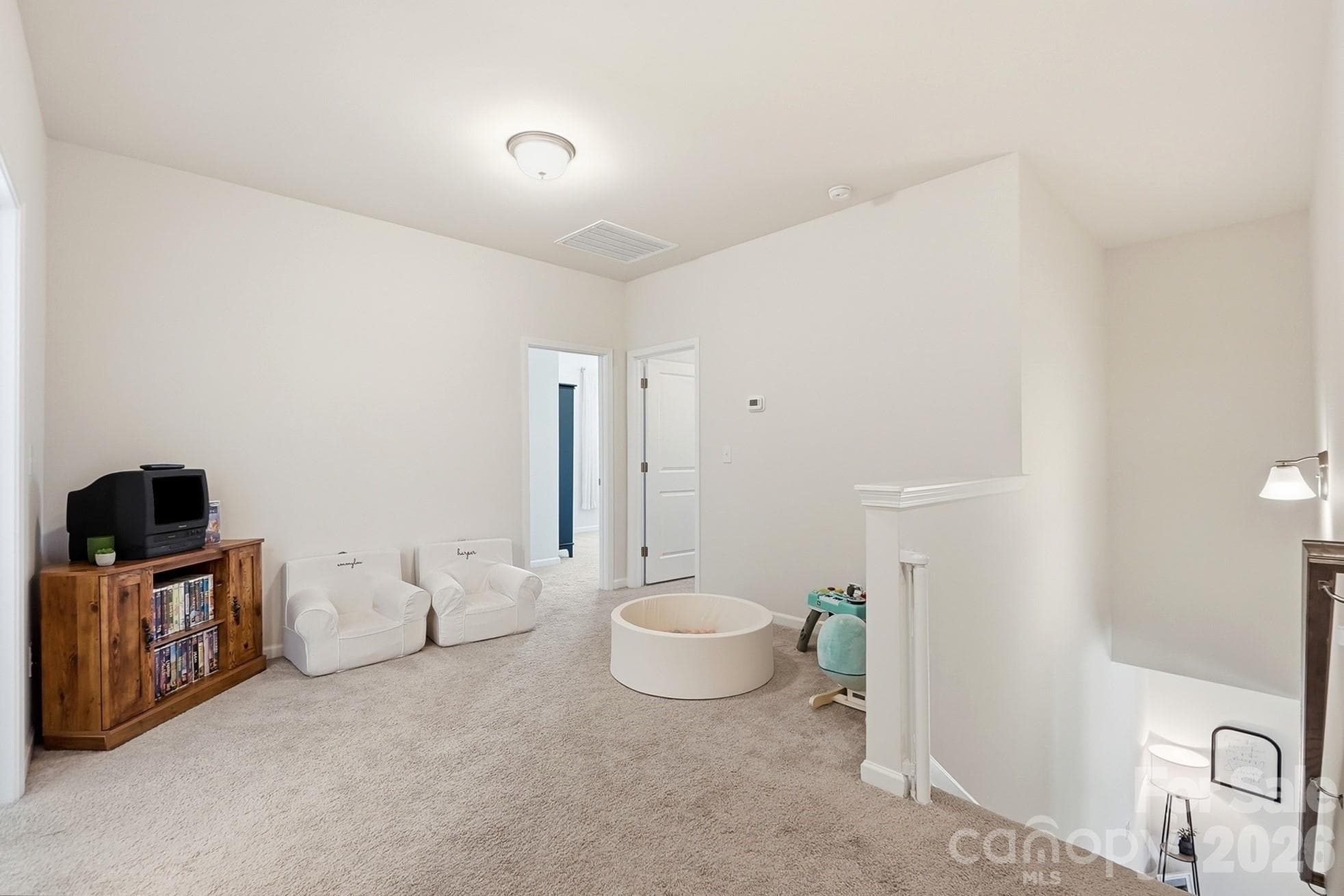 Spacious upstairs loft offers flexible bonus living space. - 6023 Busch Way, Midland