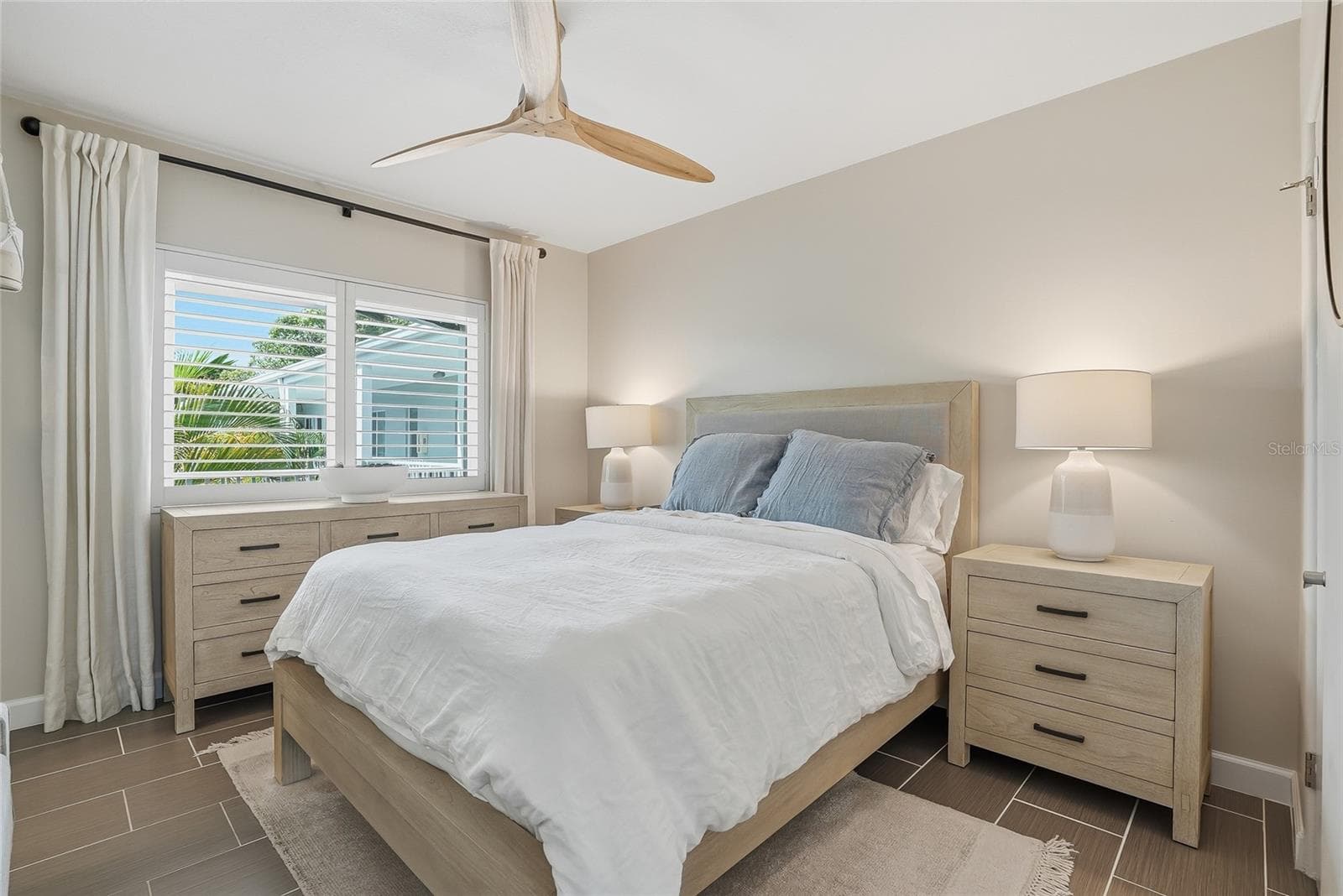 Condominium at 410 12TH AVE NE #8, ST PETERSBURG, photo 8 of 25