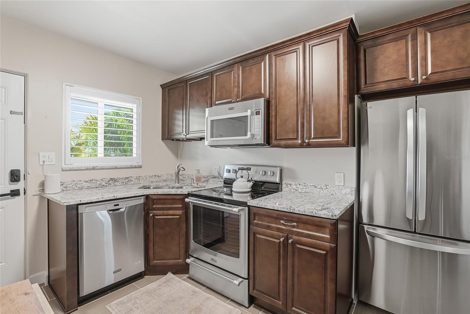 Condominium at 410 12TH AVE NE #8, ST PETERSBURG, photo 17 of 25