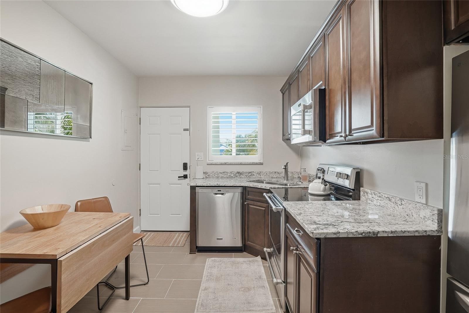 Condominium at 410 12TH AVE NE #8, ST PETERSBURG, photo 18 of 25