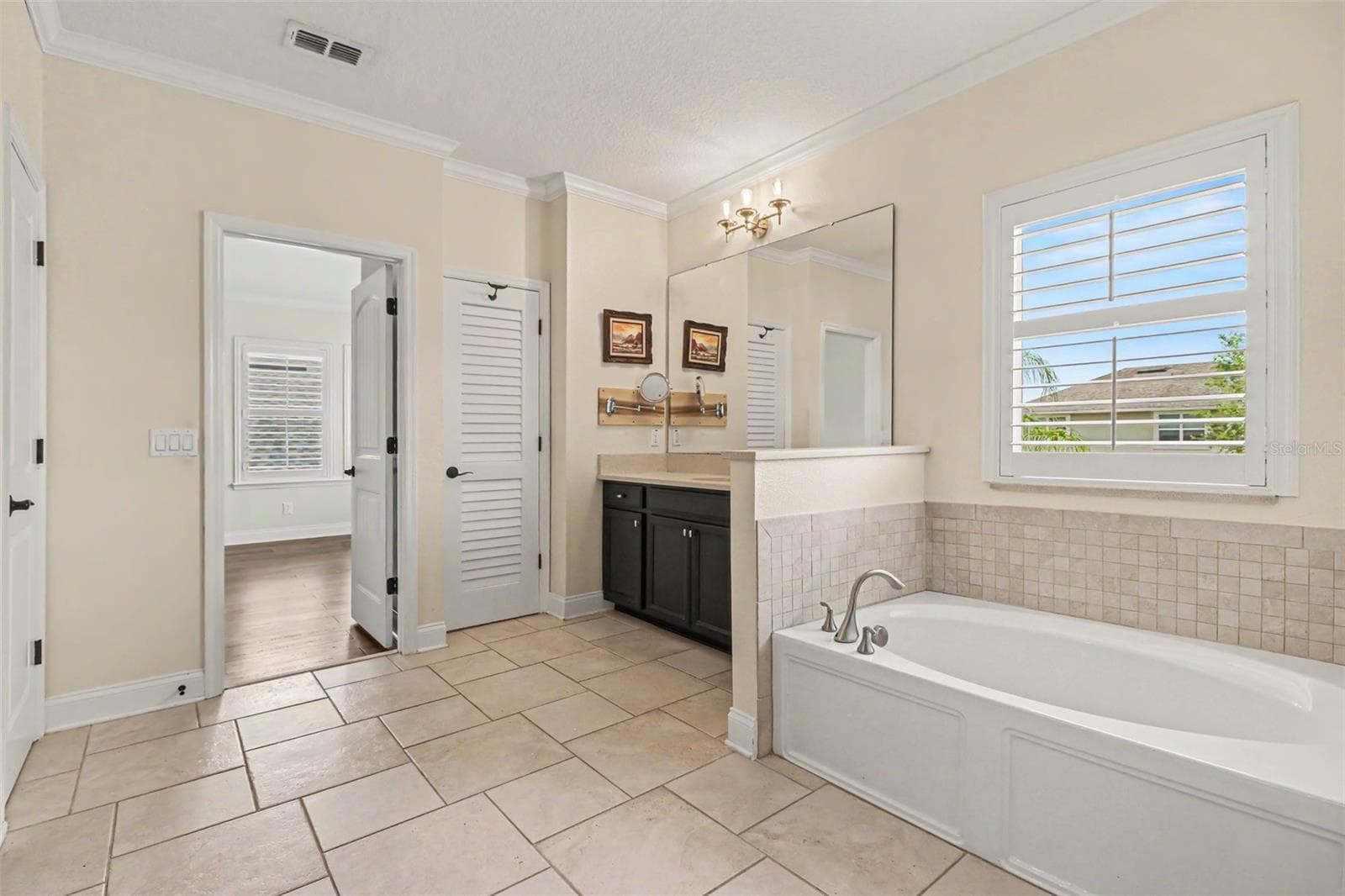 Primary Bath with Walk-in Closet - 10651 LANGEFIELD ST, ORLANDO