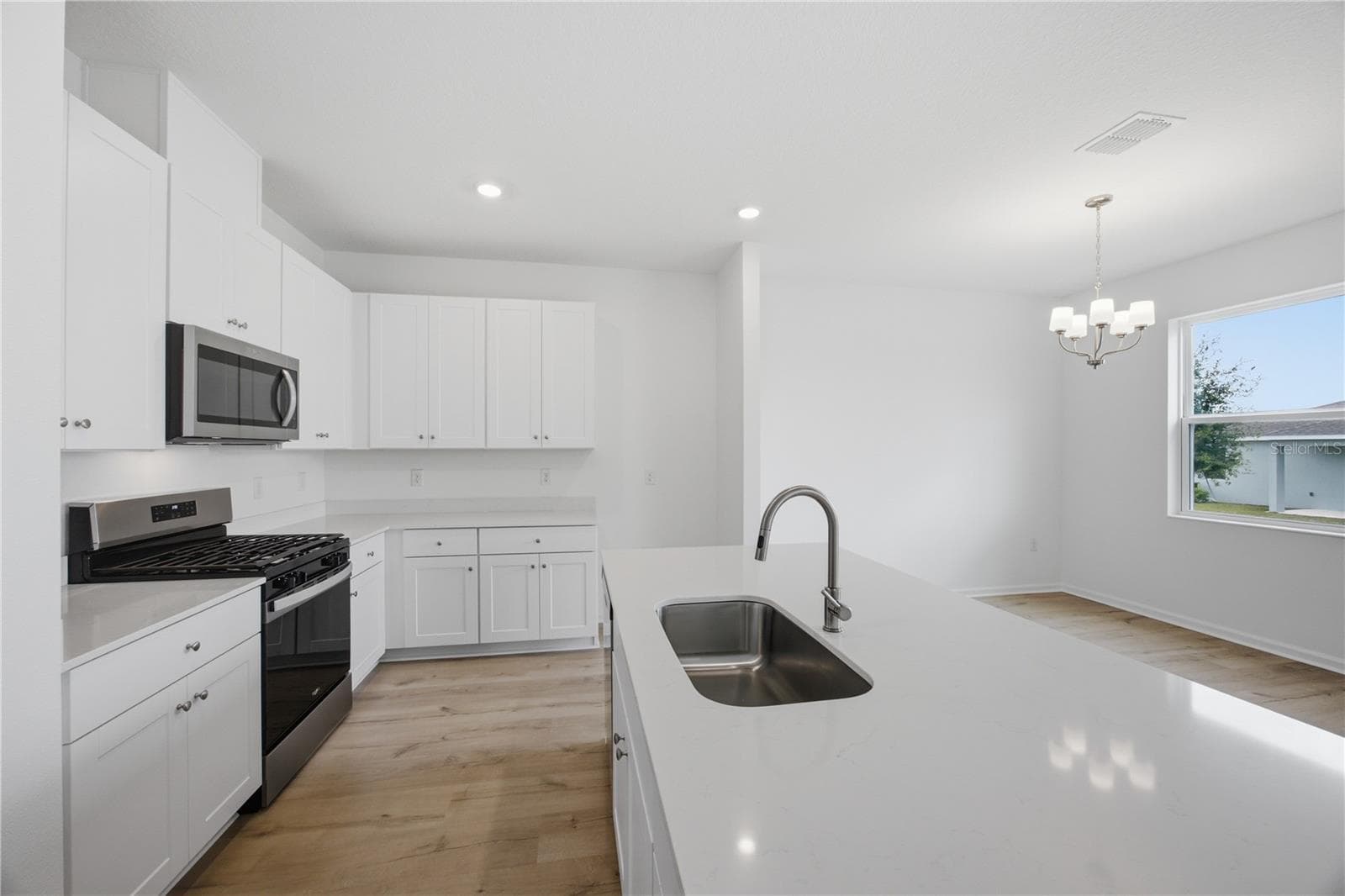 Single Family Residence at 6205 SANDERS GROVE CIR, OKAHUMPKA, photo 7 of 38