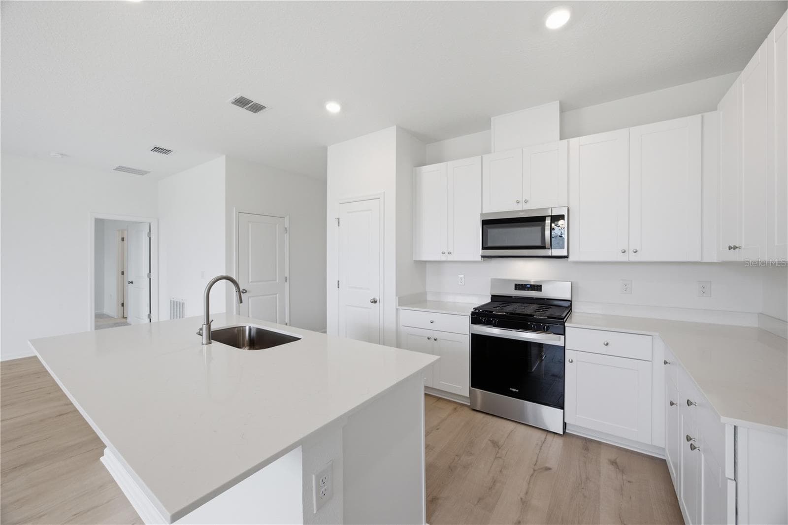 Single Family Residence at 6205 SANDERS GROVE CIR, OKAHUMPKA, photo 6 of 38