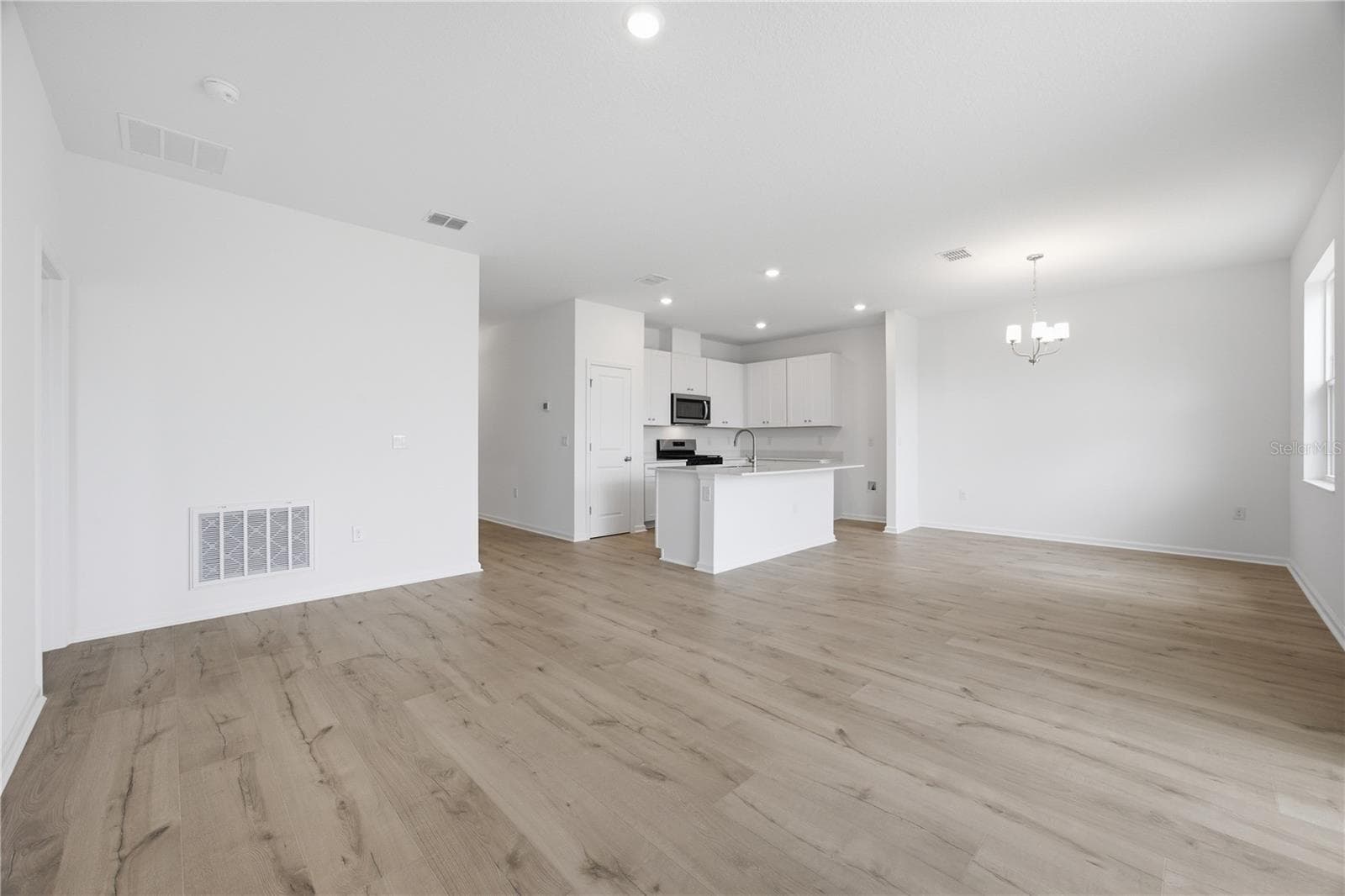 Single Family Residence at 6205 SANDERS GROVE CIR, OKAHUMPKA, photo 11 of 38