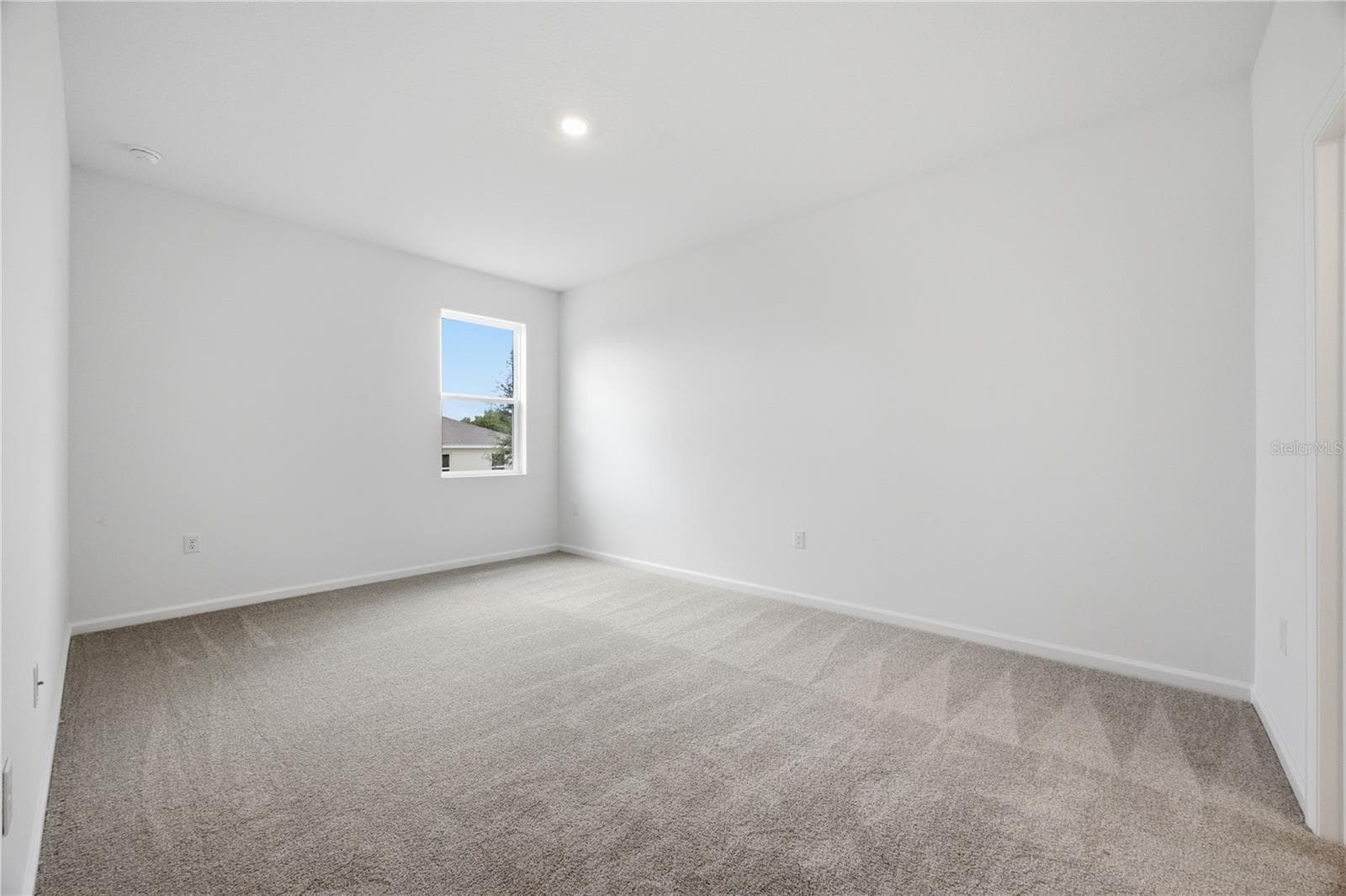 Single Family Residence at 6205 SANDERS GROVE CIR, OKAHUMPKA, photo 15 of 38